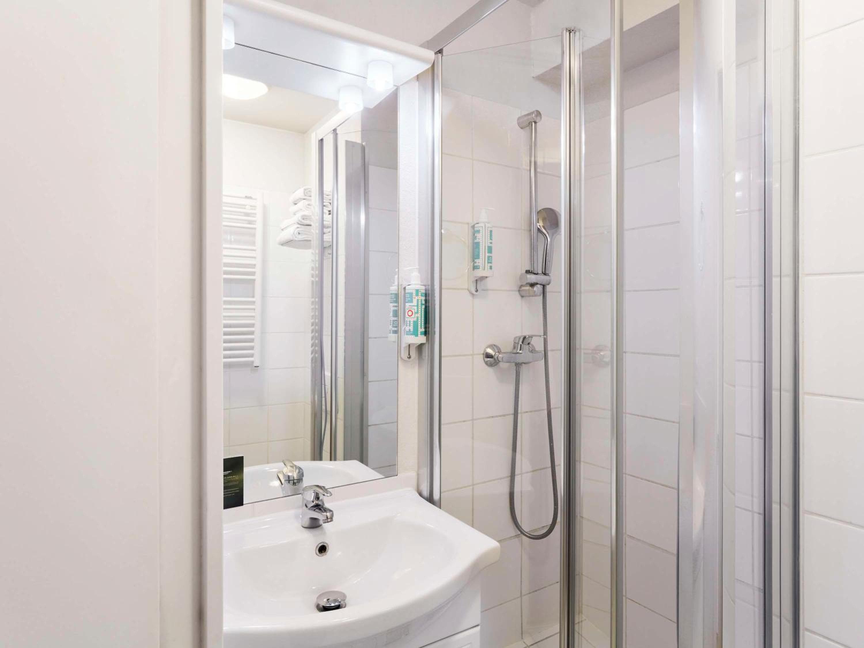 Bathroom at Aparthotel Adagio Access Paris Saint-Denis Pleyel