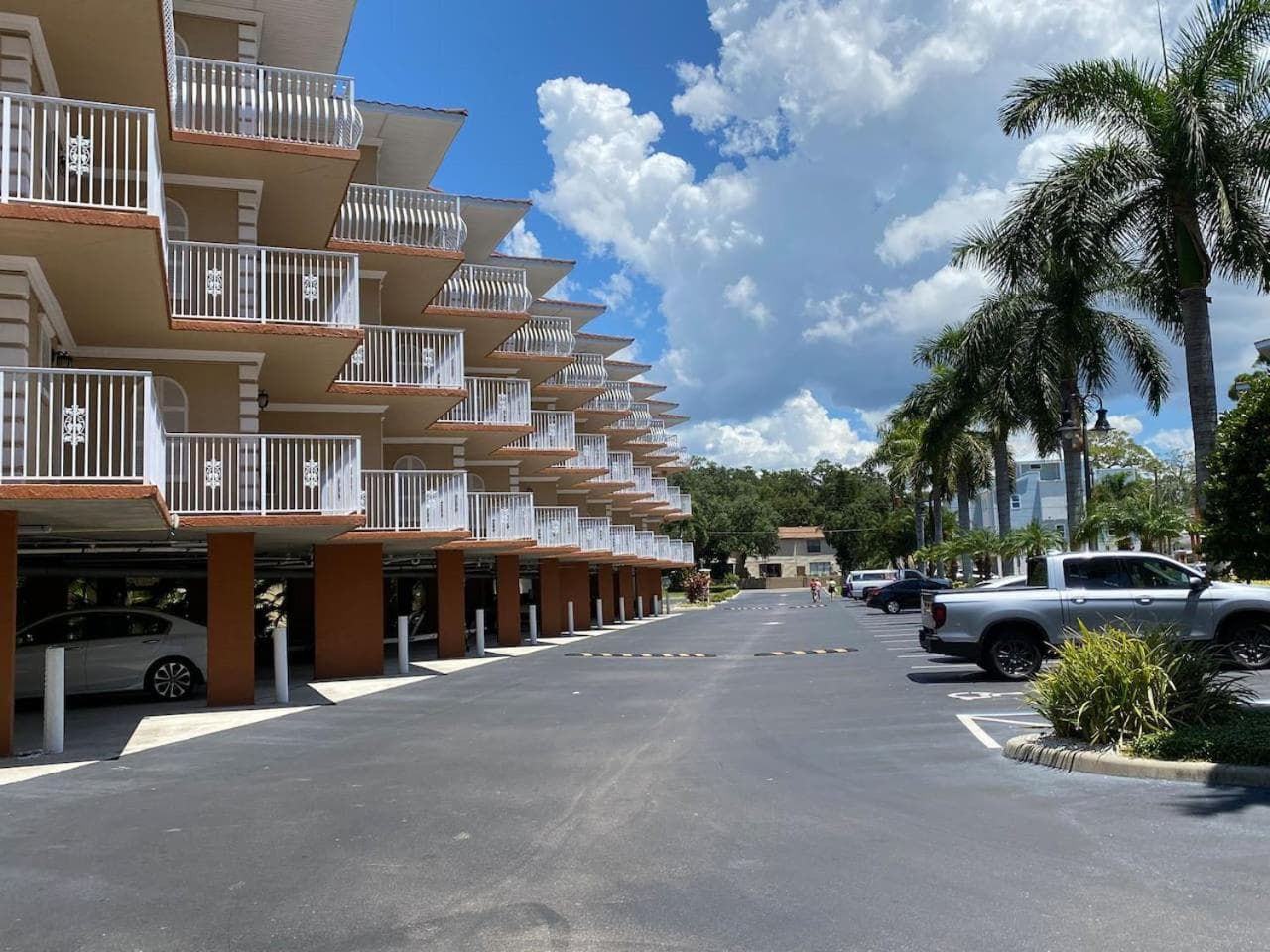 Condo in Waterfront Resort with Balcony Close to Beaches Free Bikes, Dunedin, photo 3
