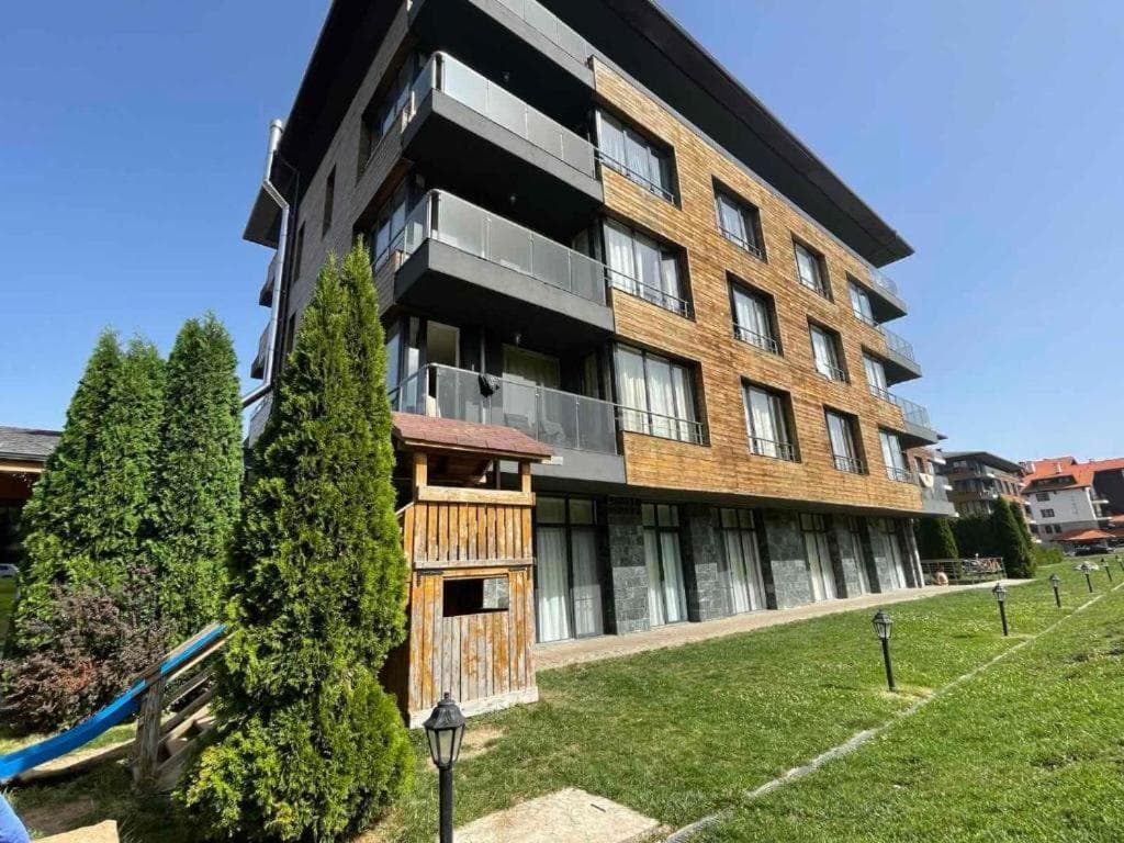 Charming comfortable apartment at Cornelia Deluxe Residence with free pool and SPA, Razlog
