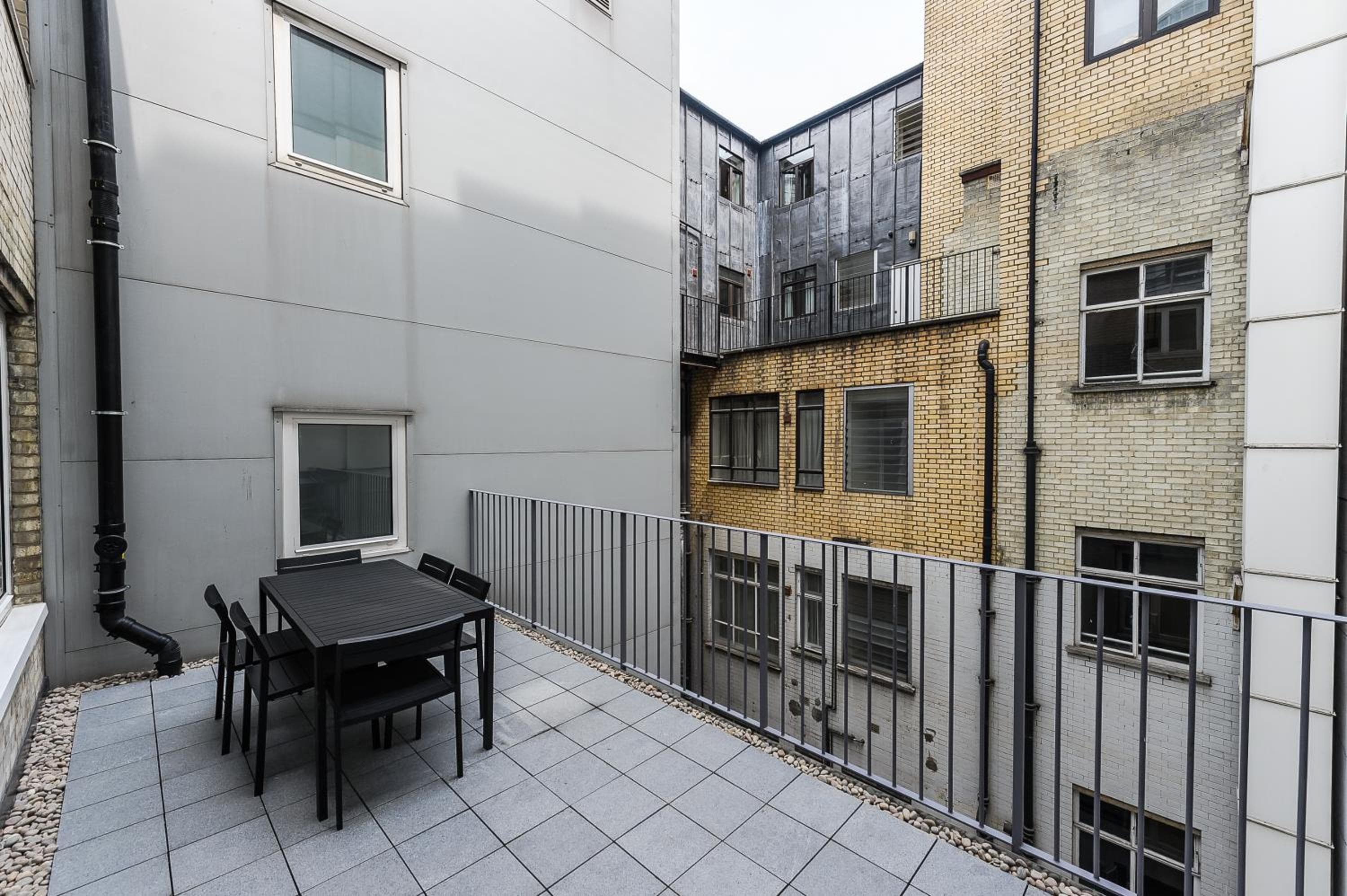 Outdoor bbq area at Native Tower Bridge