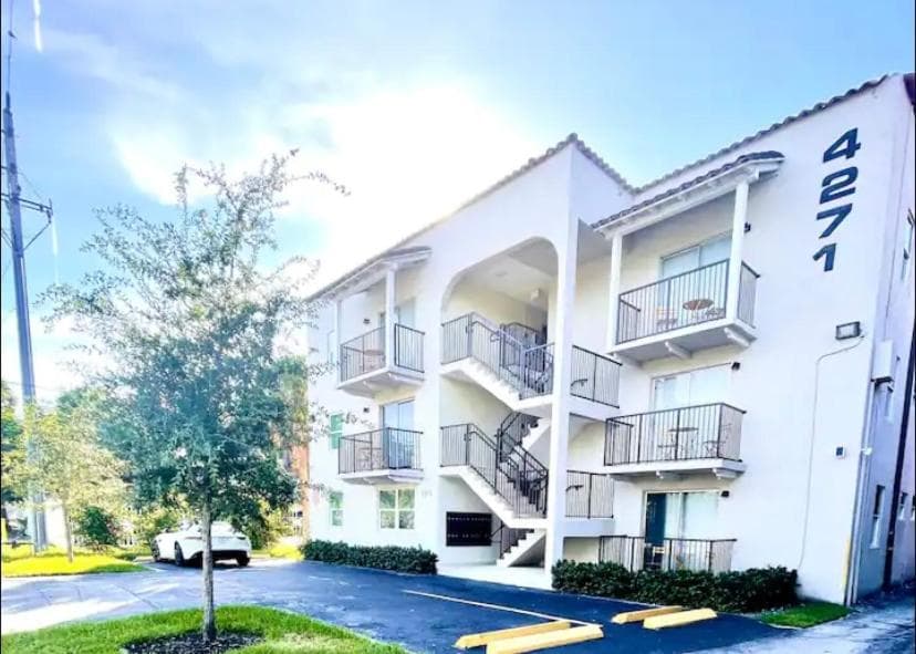 EcoStays Comfort Apartment Near Miami Airport 308, Miami