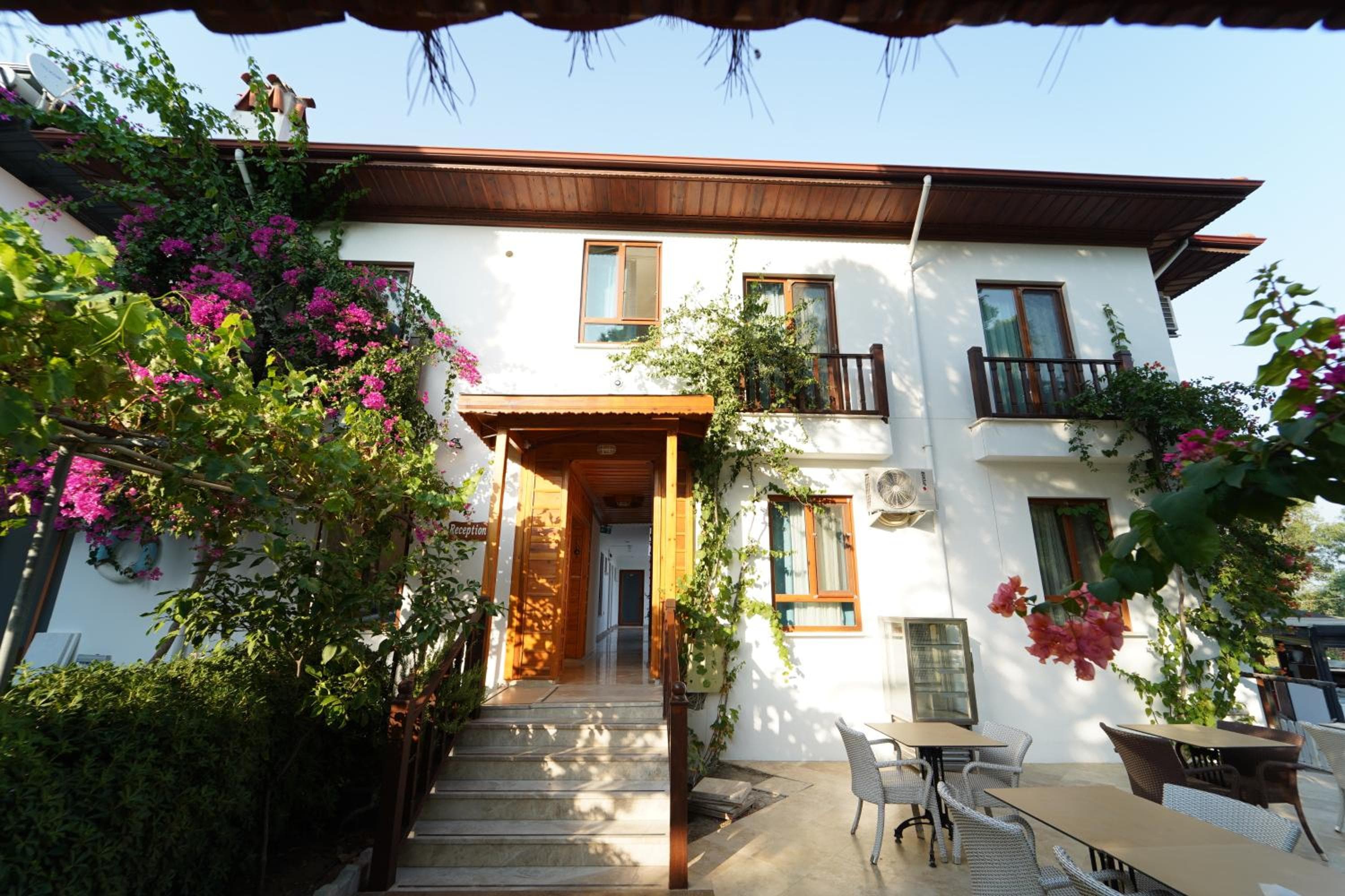 Akyaka Nehir Butik Otel, Ula