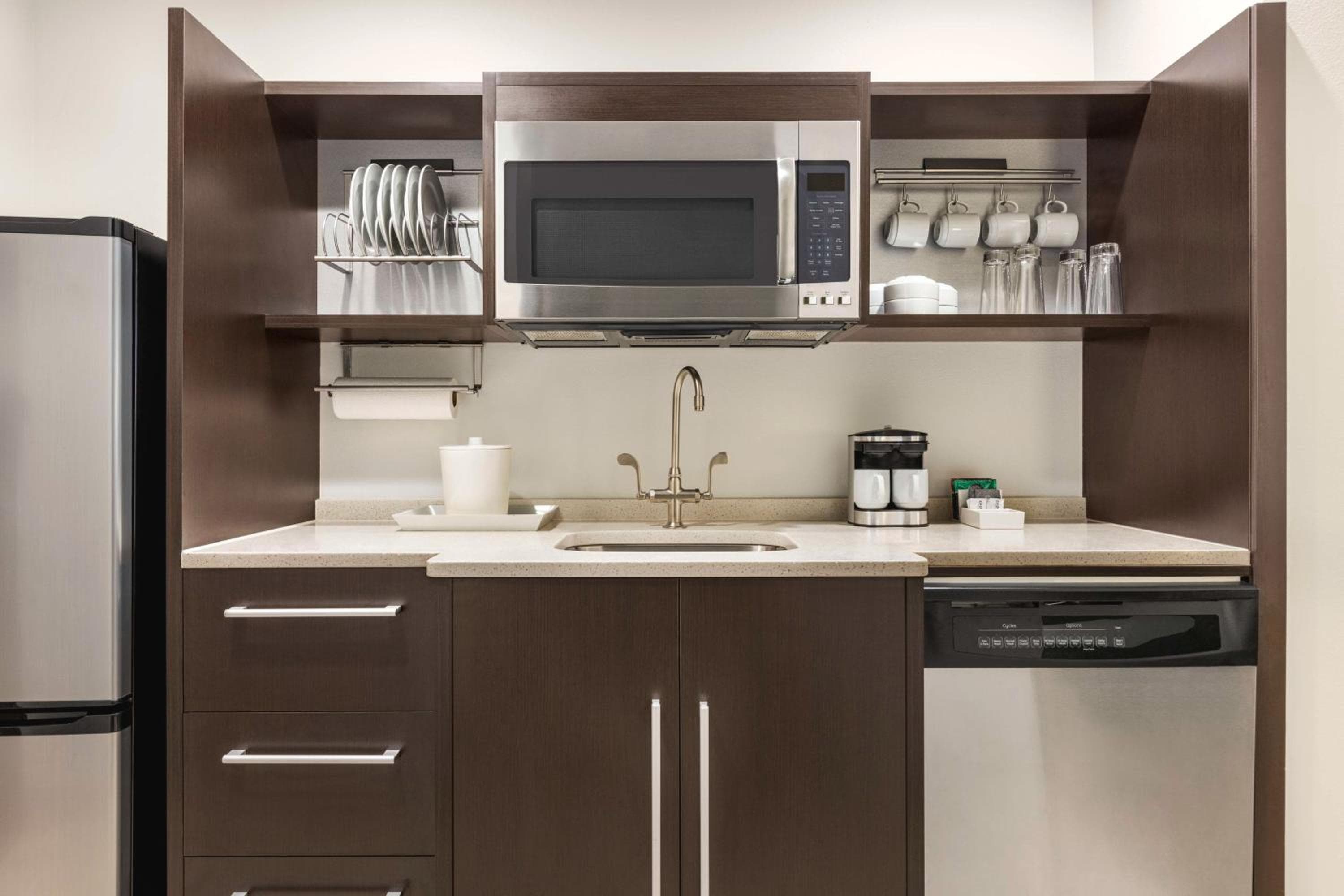Kitchen at Home2 Suites Long Island City/Manhattan View