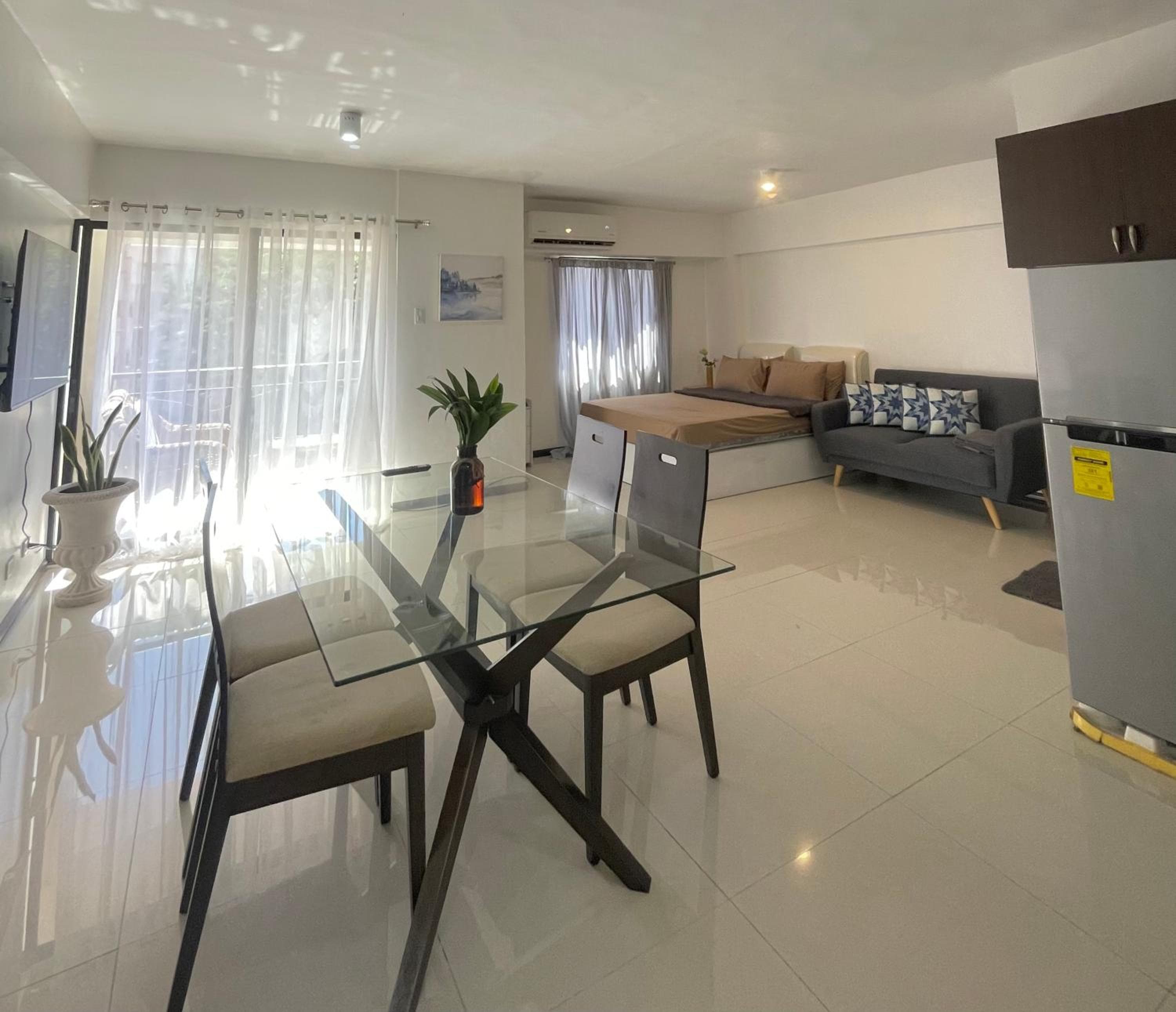 Affordable Travellers Studio Condo near Mactan Airport by A&C, Pusok, photo 6