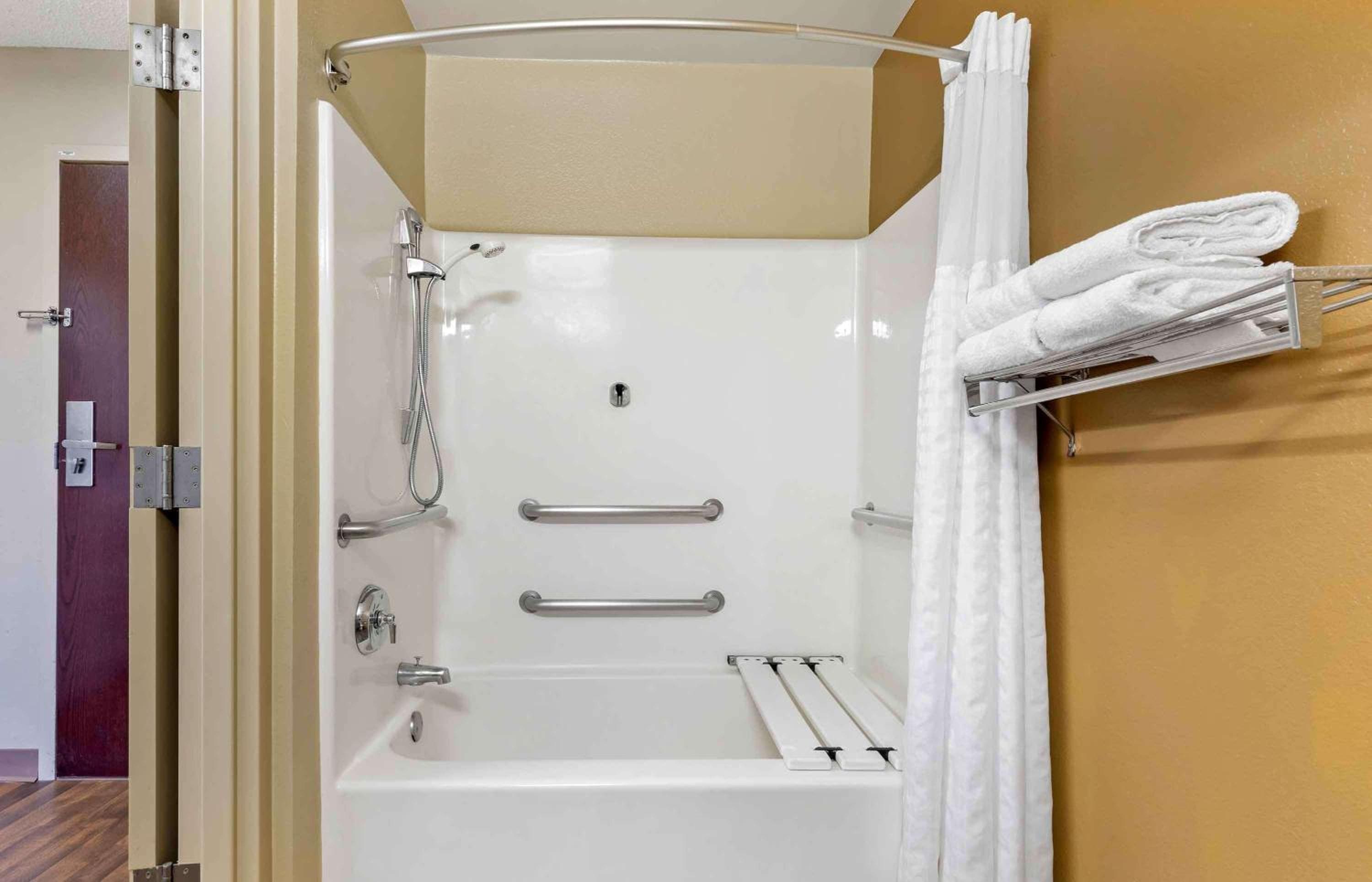 Hawthorn Extended Stay by Wyndham DFW Airport North, Irving, photo 3