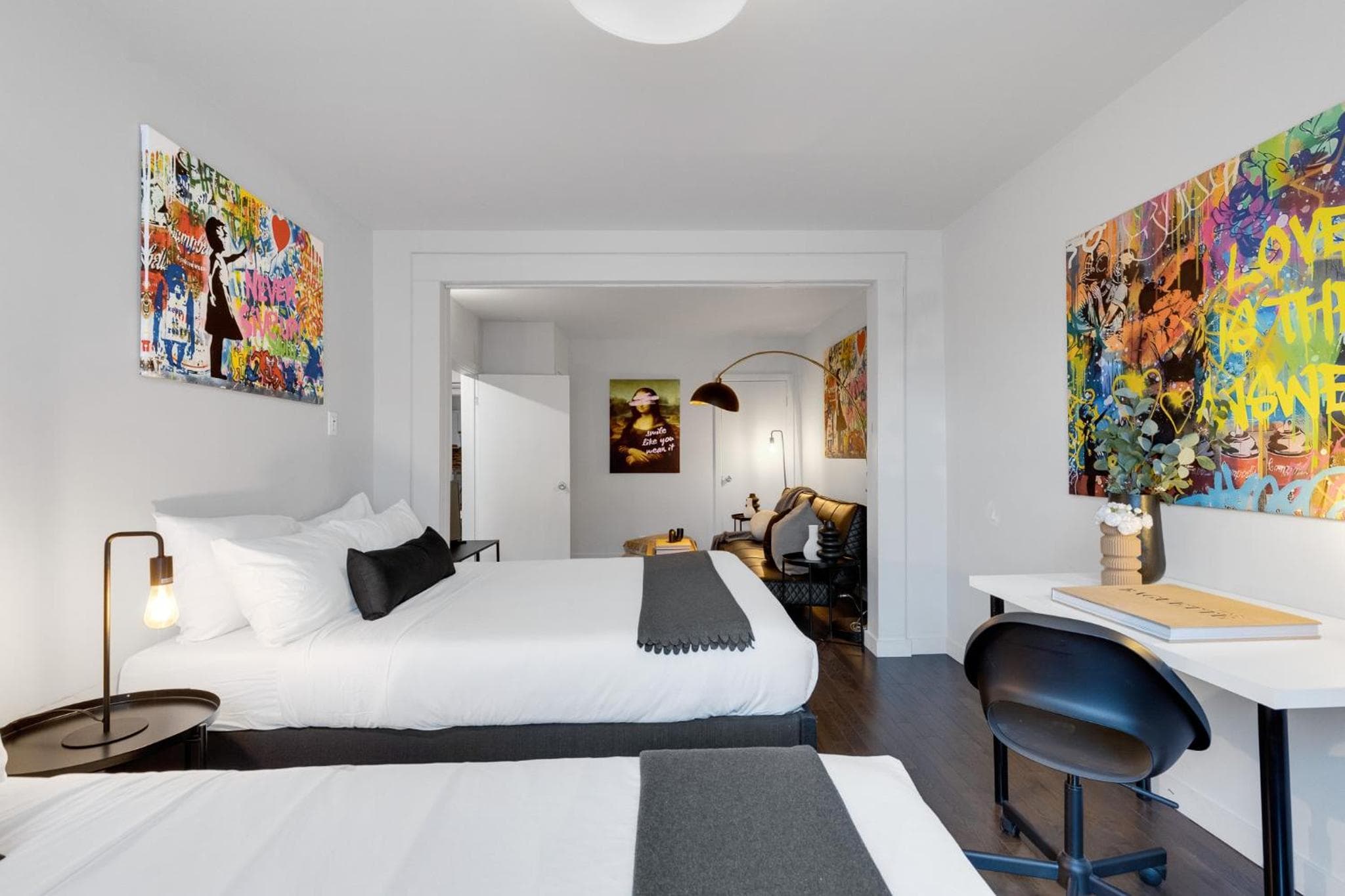 LiV MTL Avenue Spacious 3BR Rooftop Suite Near Downtown Montreal, Montréal, photo 6