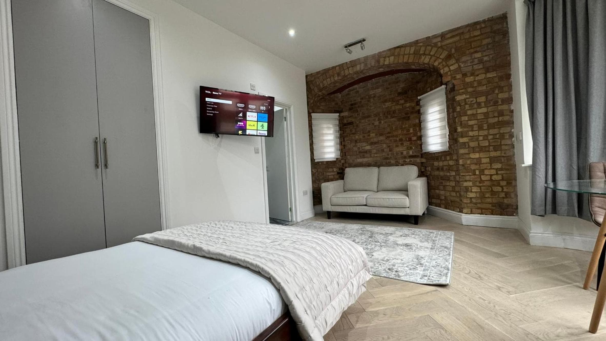 London Studios and Suites, Harrow, photo 2