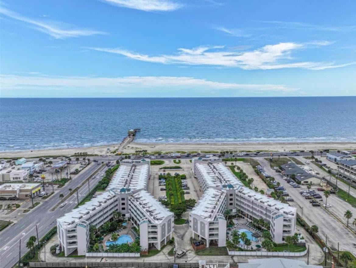Beautiful newly renovated beachfront condo at Casa Del Mars, Galveston