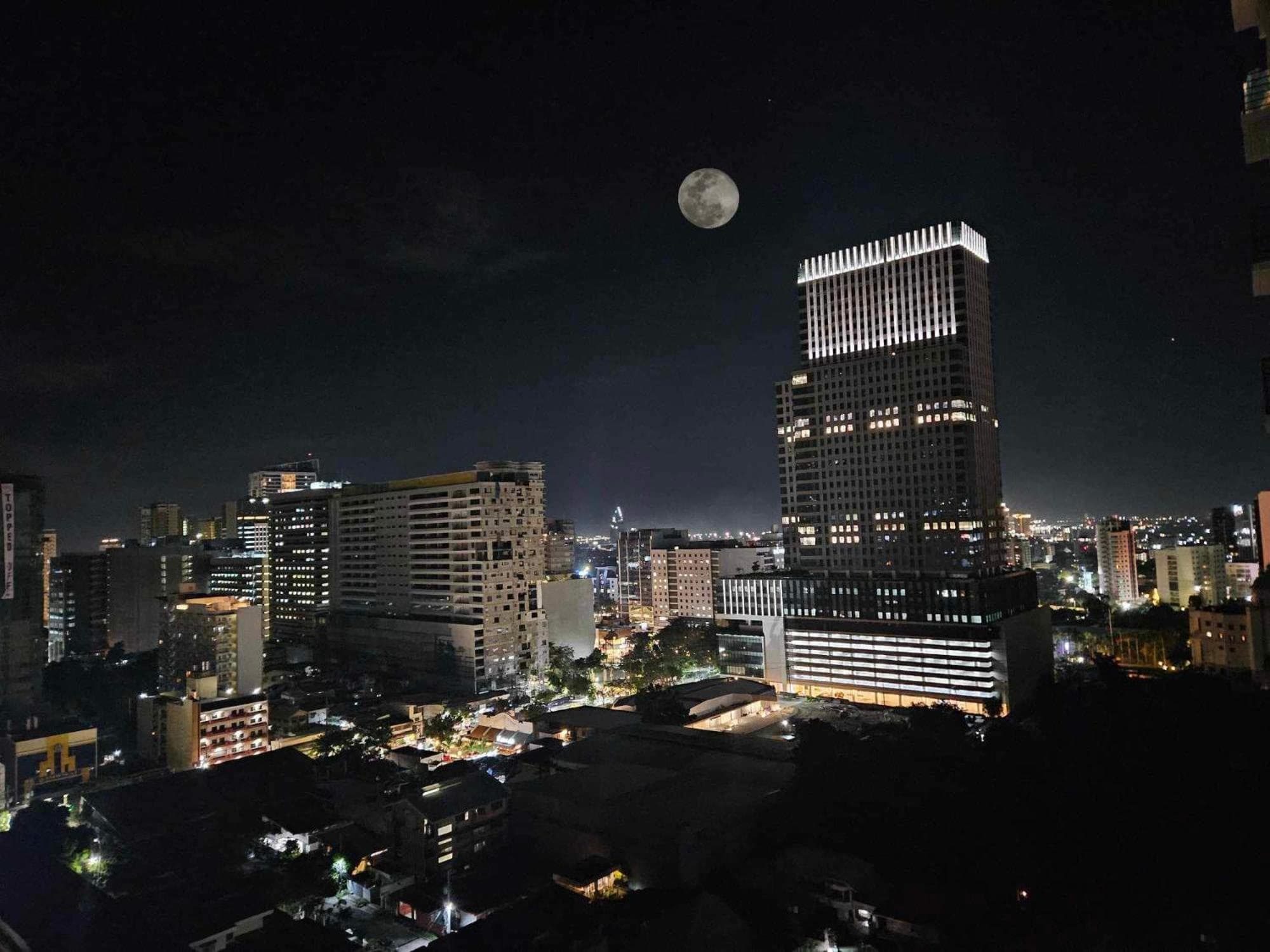 Cebu City SPACIOUS 1BR Condo HighView IT Park with POOL and NETFLIX, Cebu City