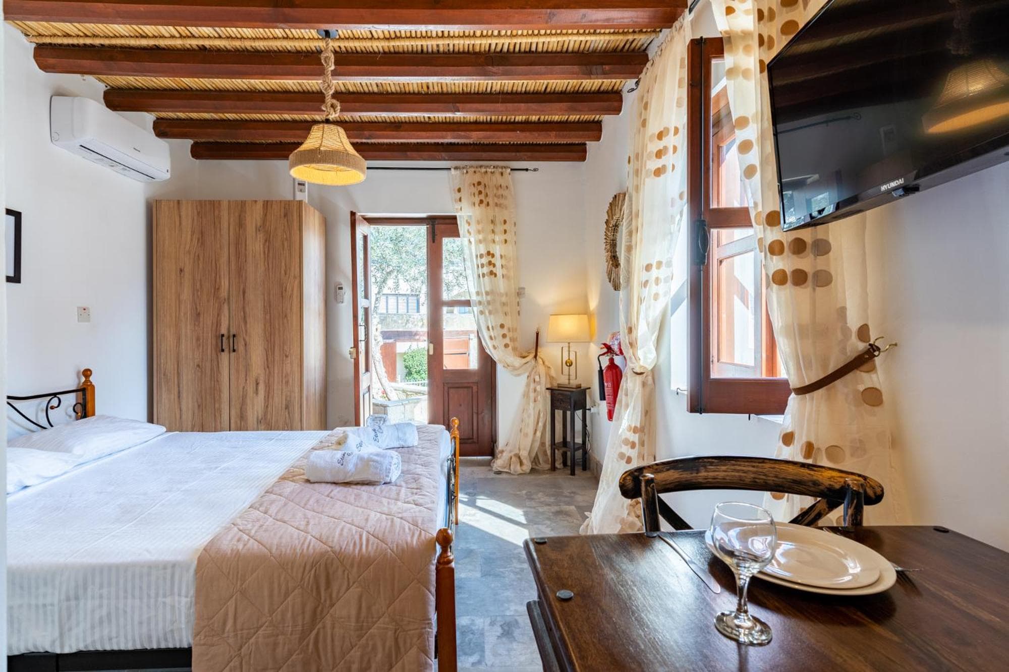 Stone Court Boutique Studios, Paphos City, photo 4
