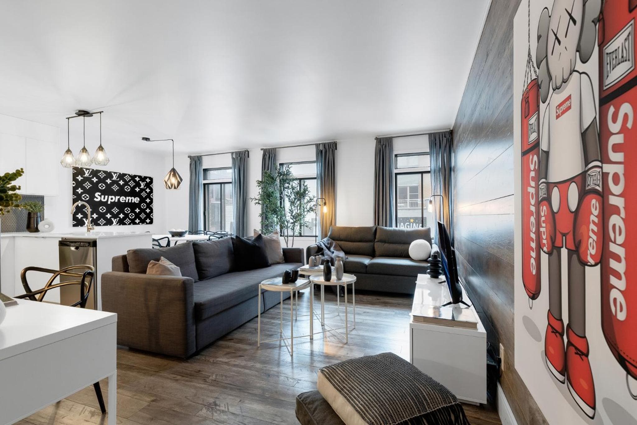 LiV MTL Urban Spacious Group Suites Near Downtown Montreal, Montréal
