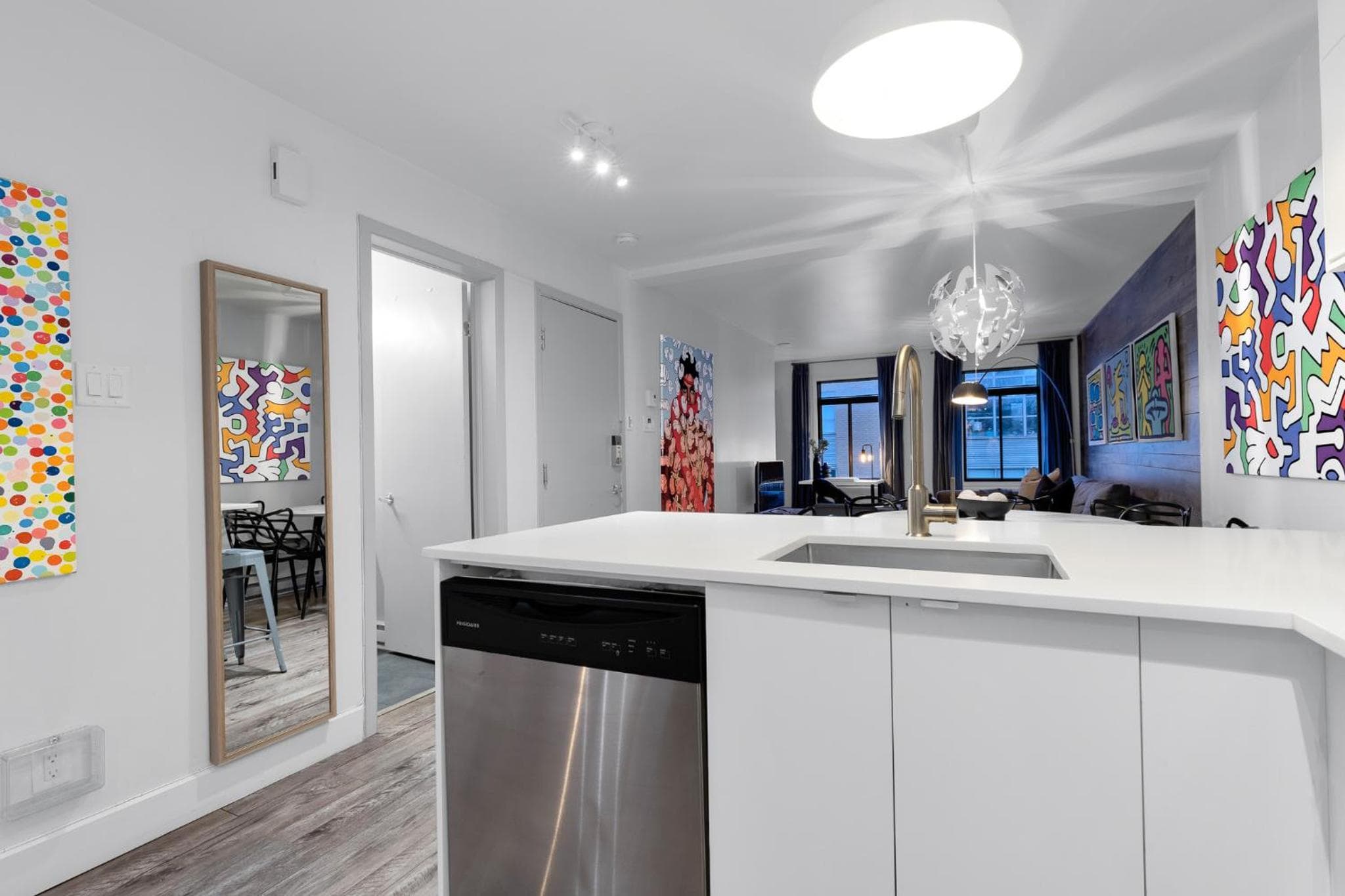 LiV MTL Urban Spacious Group Suites Near Downtown Montreal, Montréal, photo 4