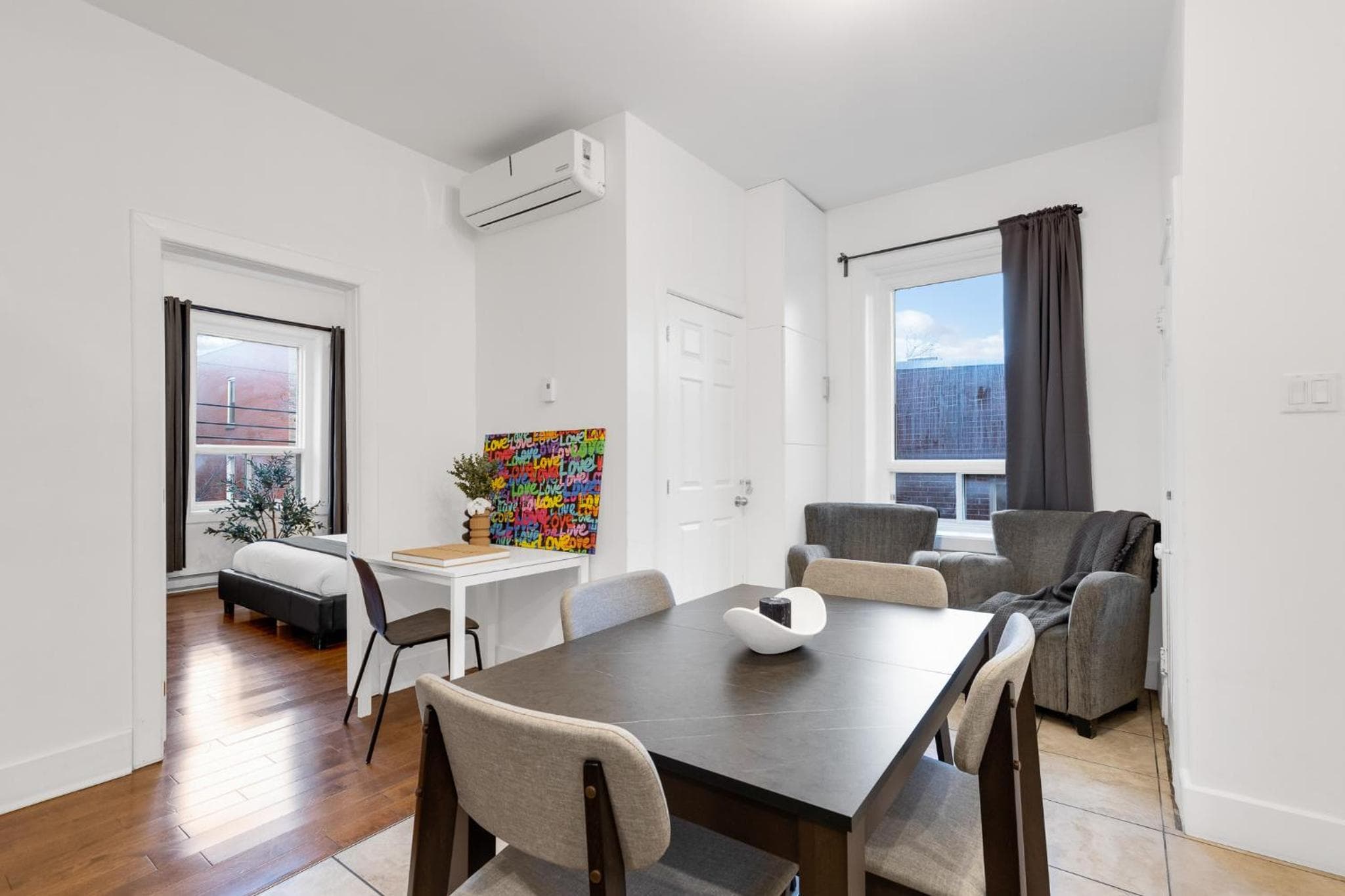 LiV MTL Chic Spacious 4BR Rooftop Suite Near Downtown Montreal, Montréal, photo 5