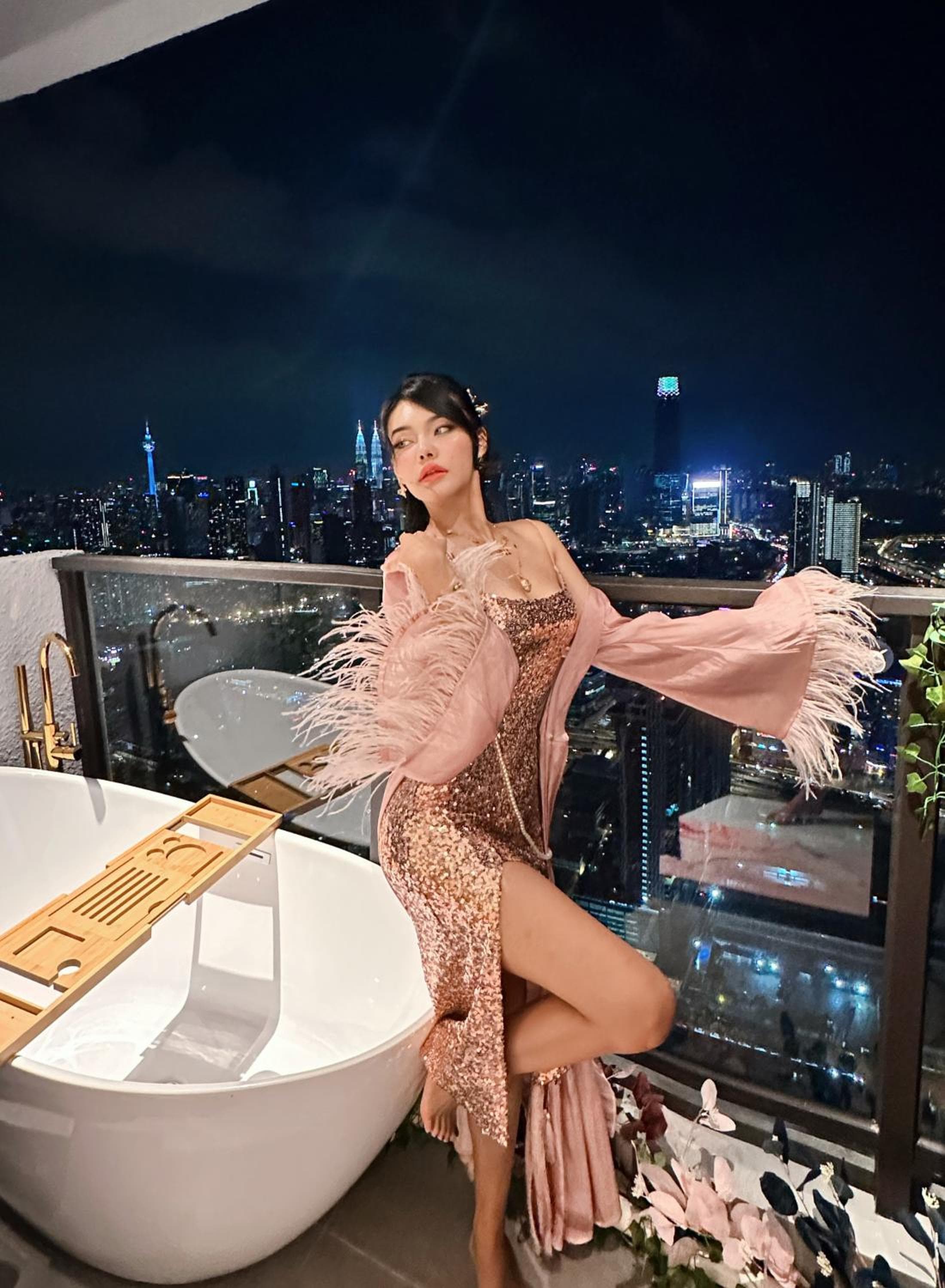Skyscraper 65 KL Highest Outdoor Bathtub Luxury Lavish Designer Suite Penthouse Lv65, Kuala Lumpur