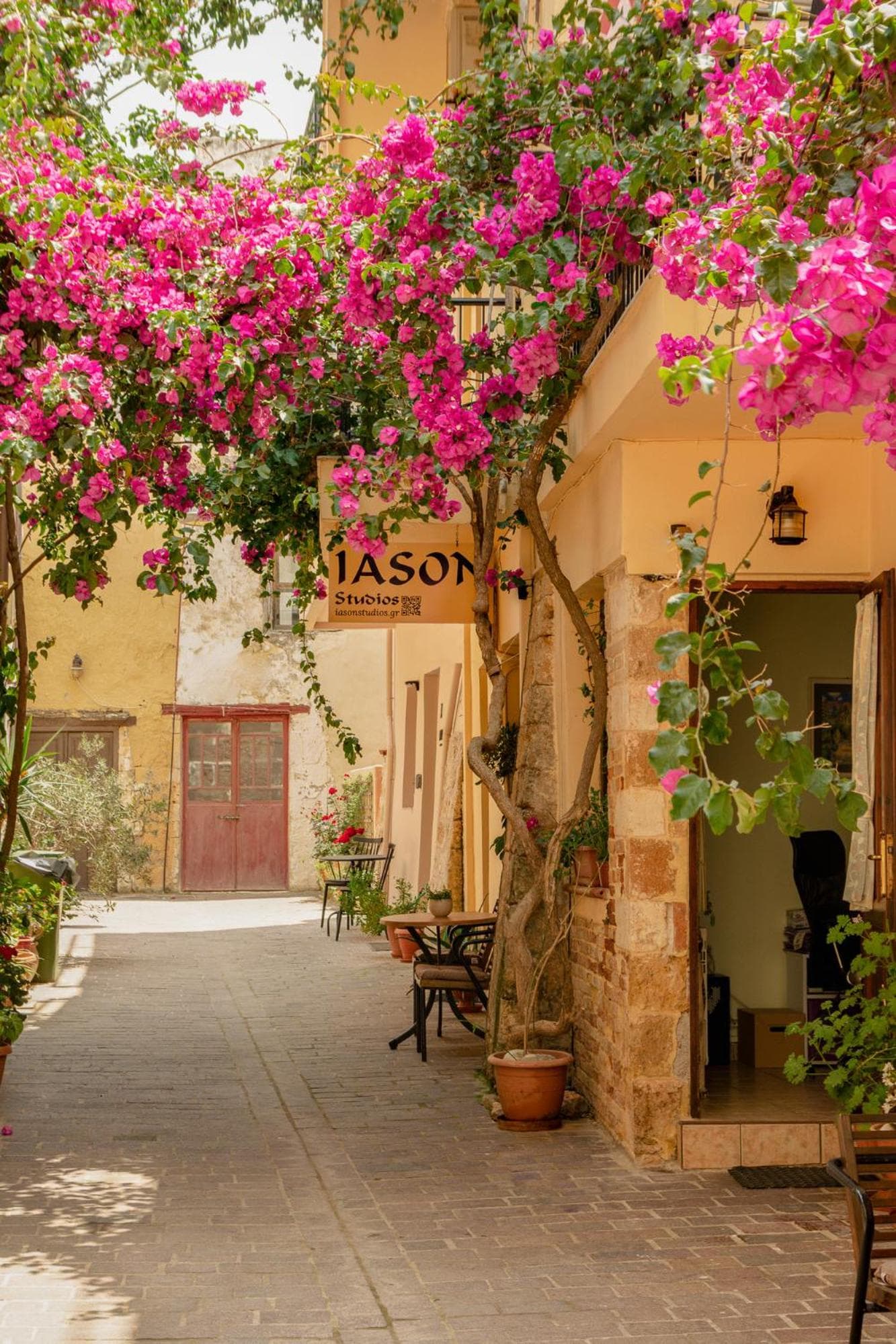 Iason Studios, Chania Town