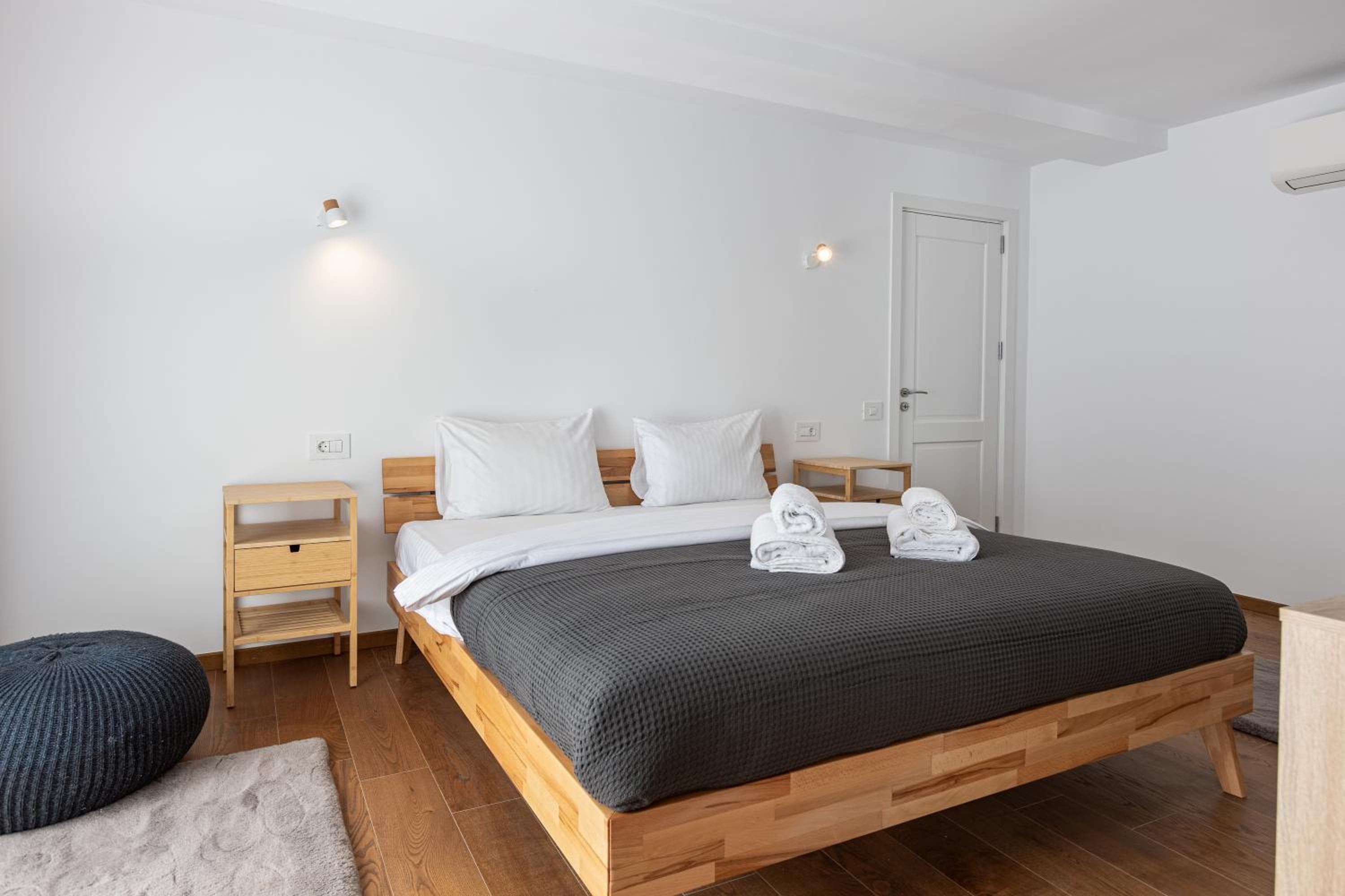 PEAK Aparthotel - Old Town - by CityHost, Braşov