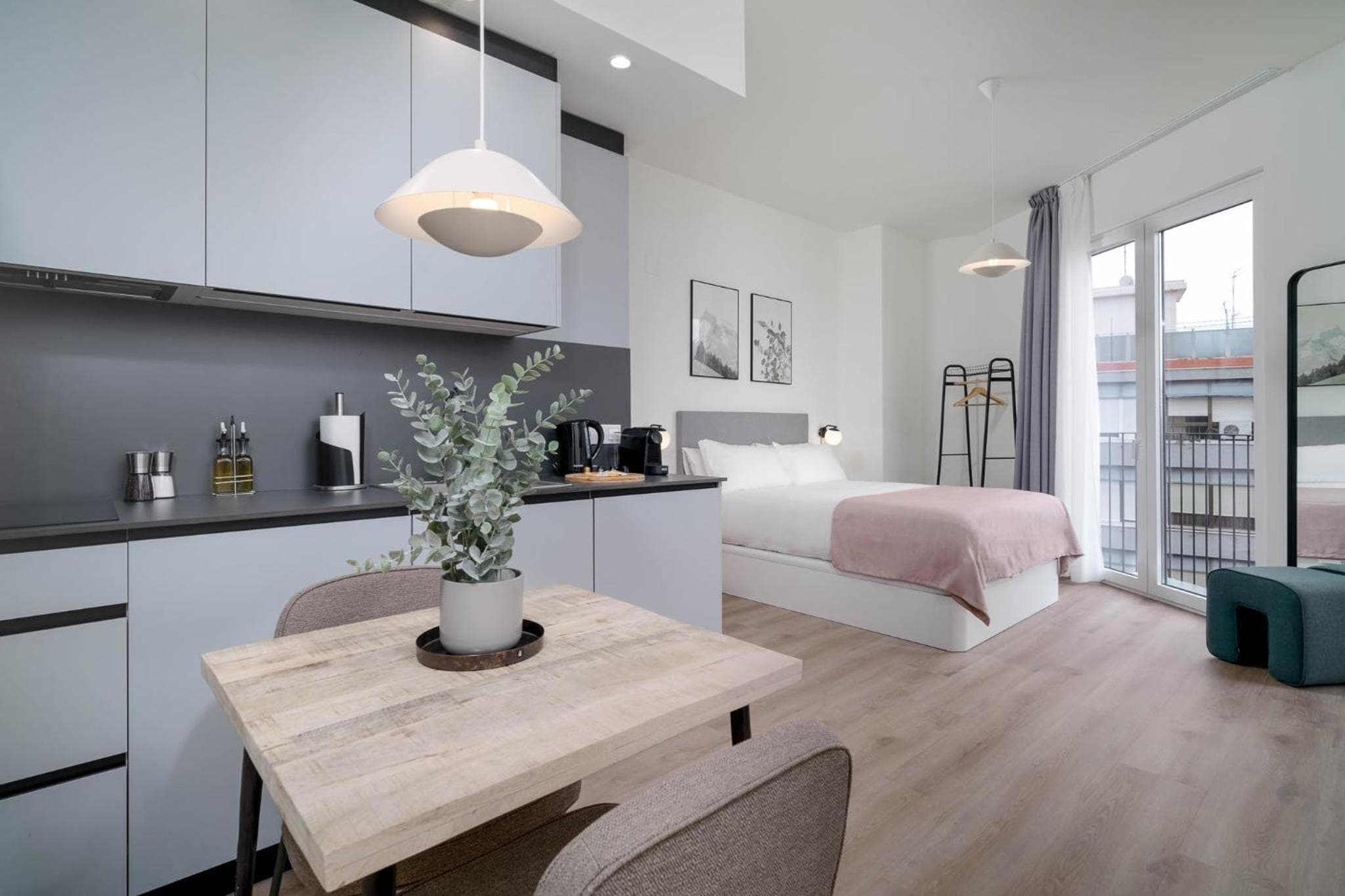 Limehome Valencia Carrer de Sant Jacint, Valencia, photo 5