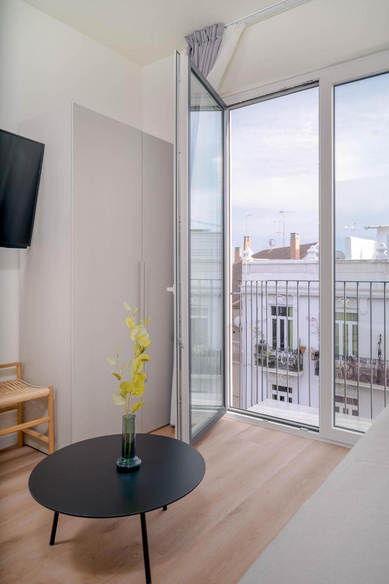 Limehome Valencia Carrer de Sant Jacint, Valencia, photo 2