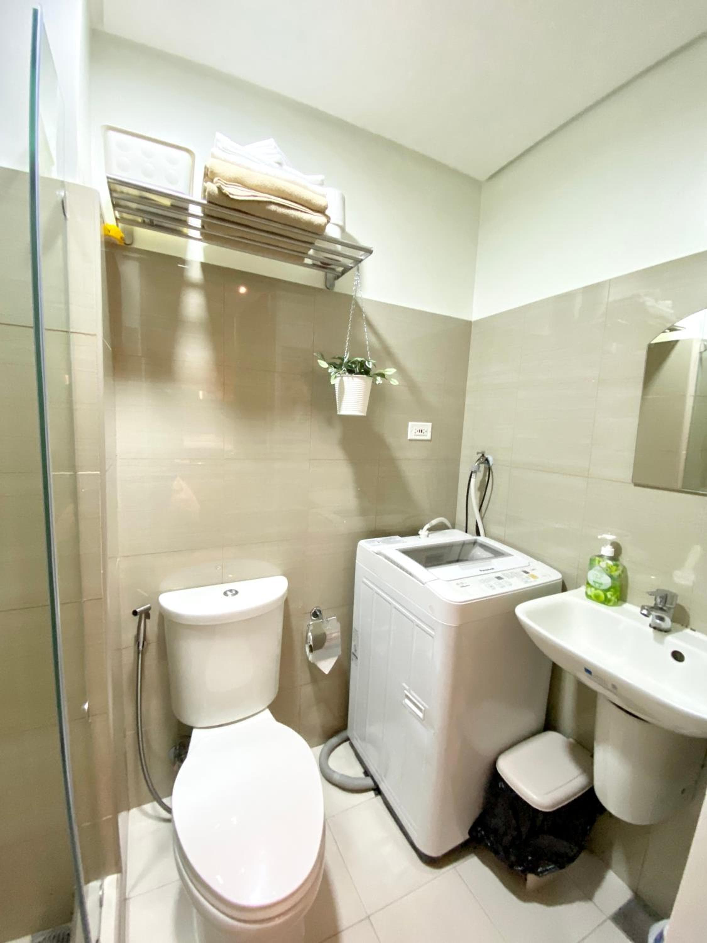 ClaySky Staycation S2T1-Cozy & Homey 1BR Apartment near MOA facing Pool with Own Parking with Netflix, HBO Max YouTube Premium & up to 200mbps Wifi, Manila, photo 3