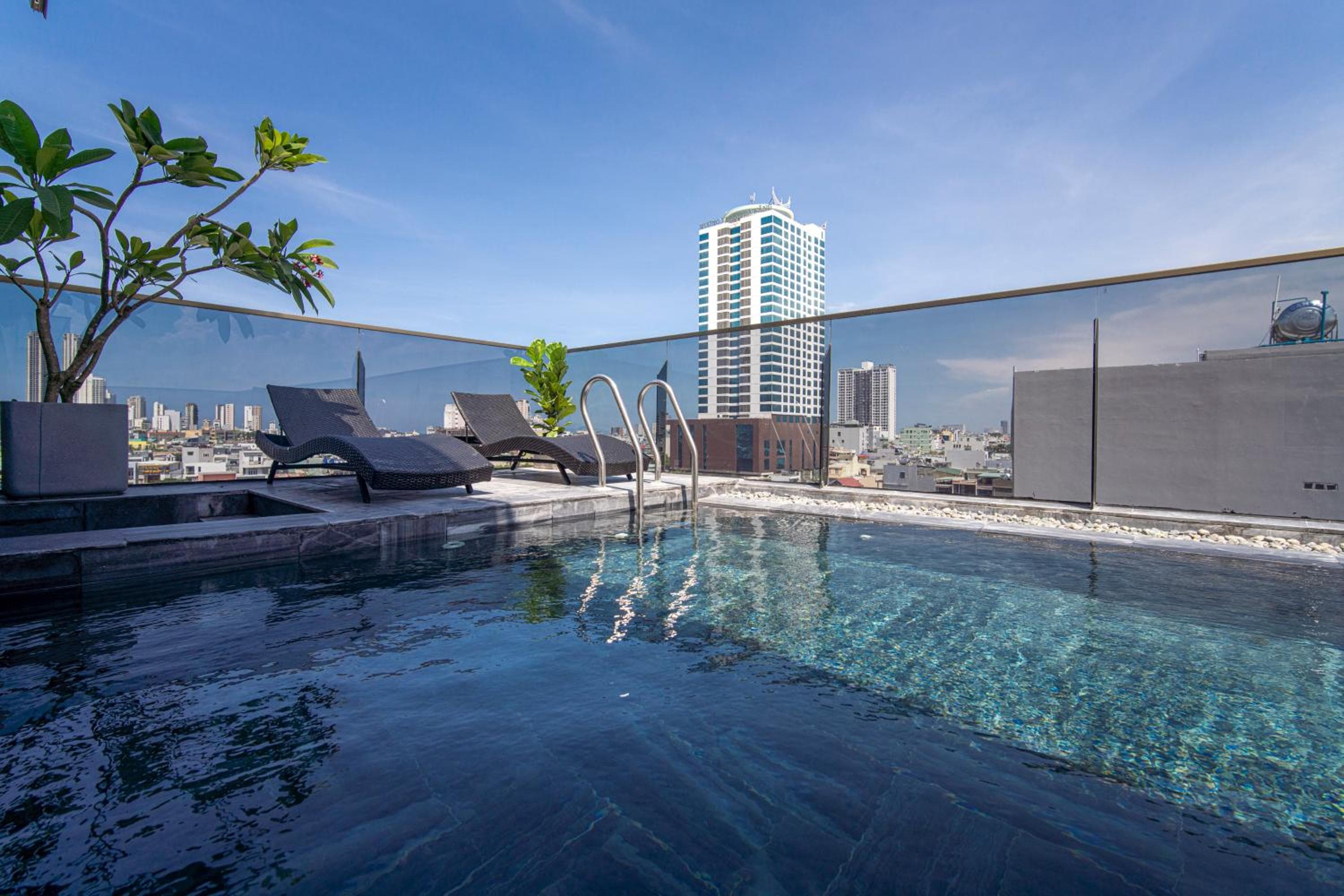 HSuites Riverside Hotel and Apartment, Da Nang