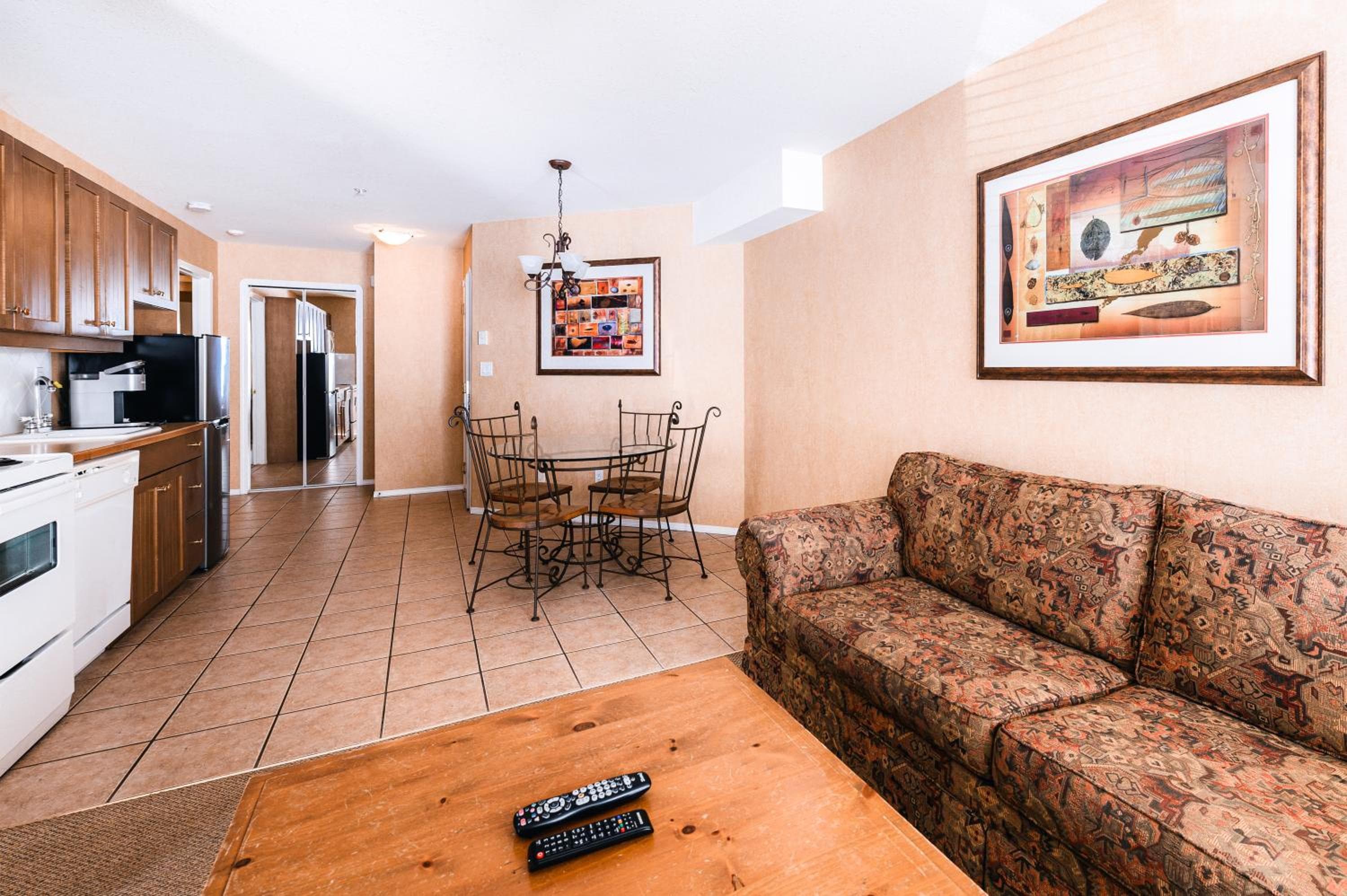 Mountain View Suites & Residency at Fairmont Hot Springs, Fairmont Hot Springs, photo 6