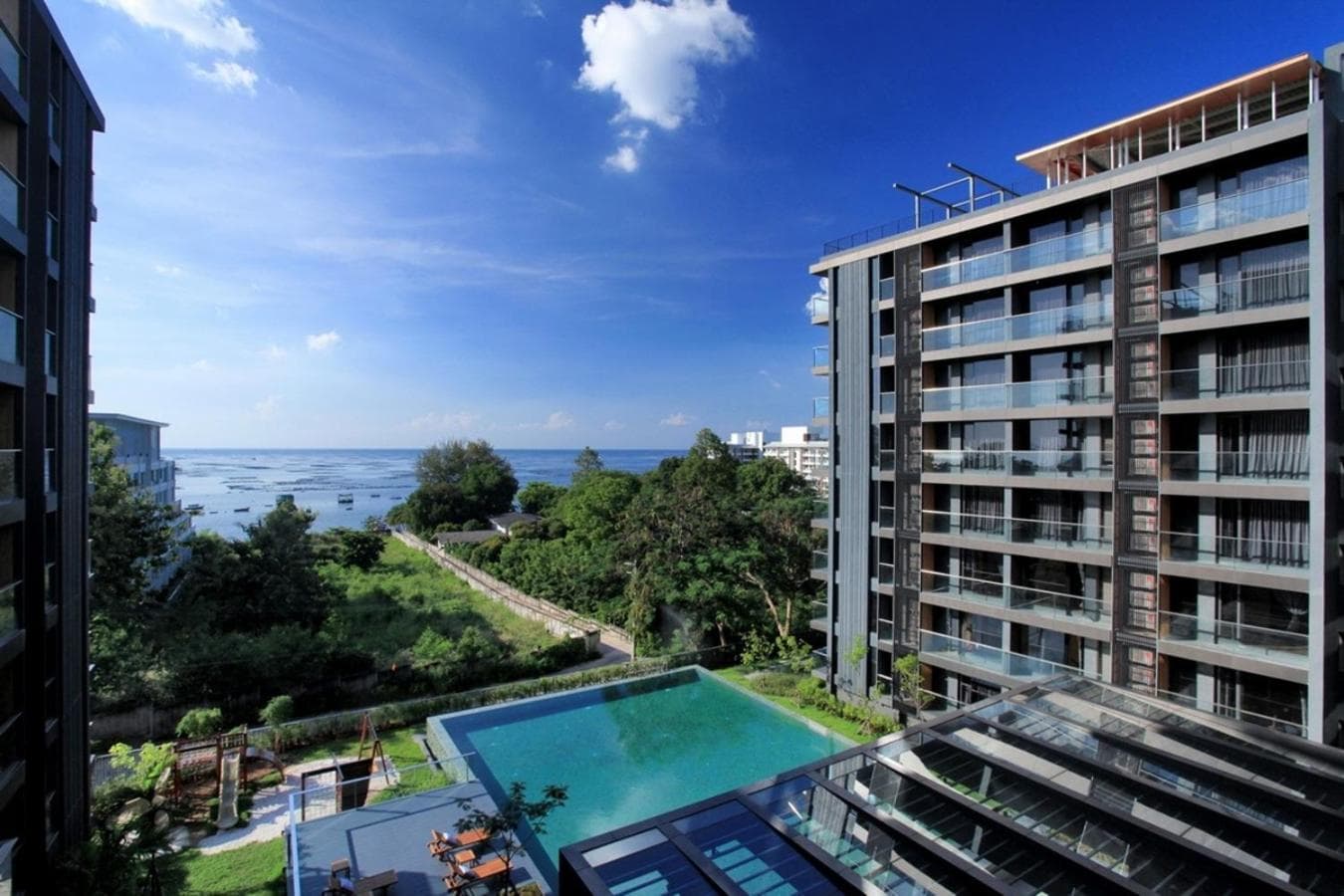 Balcony Seaside Sriracha Hotel & Serviced Apartments, Si Racha