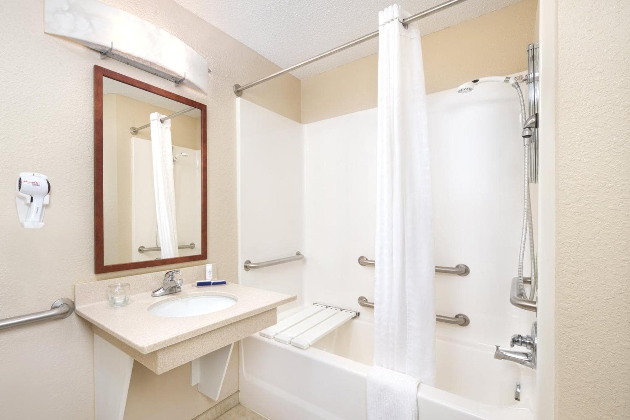 Candlewood Suites Kenosha - Pleasant Prairie by IHG, Kenosha, photo 2