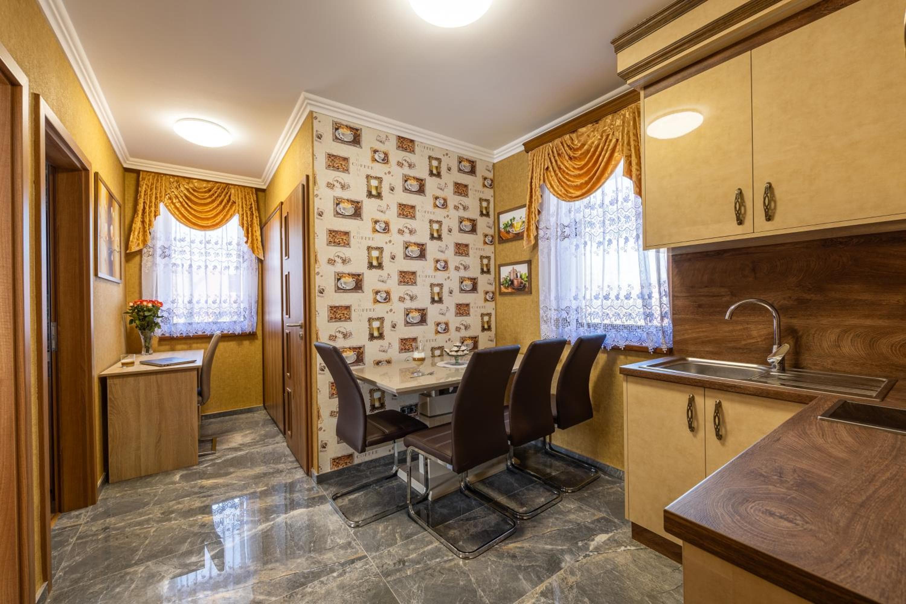 Vörös Álom Apartman Panzió, Tiszakécske, photo 5