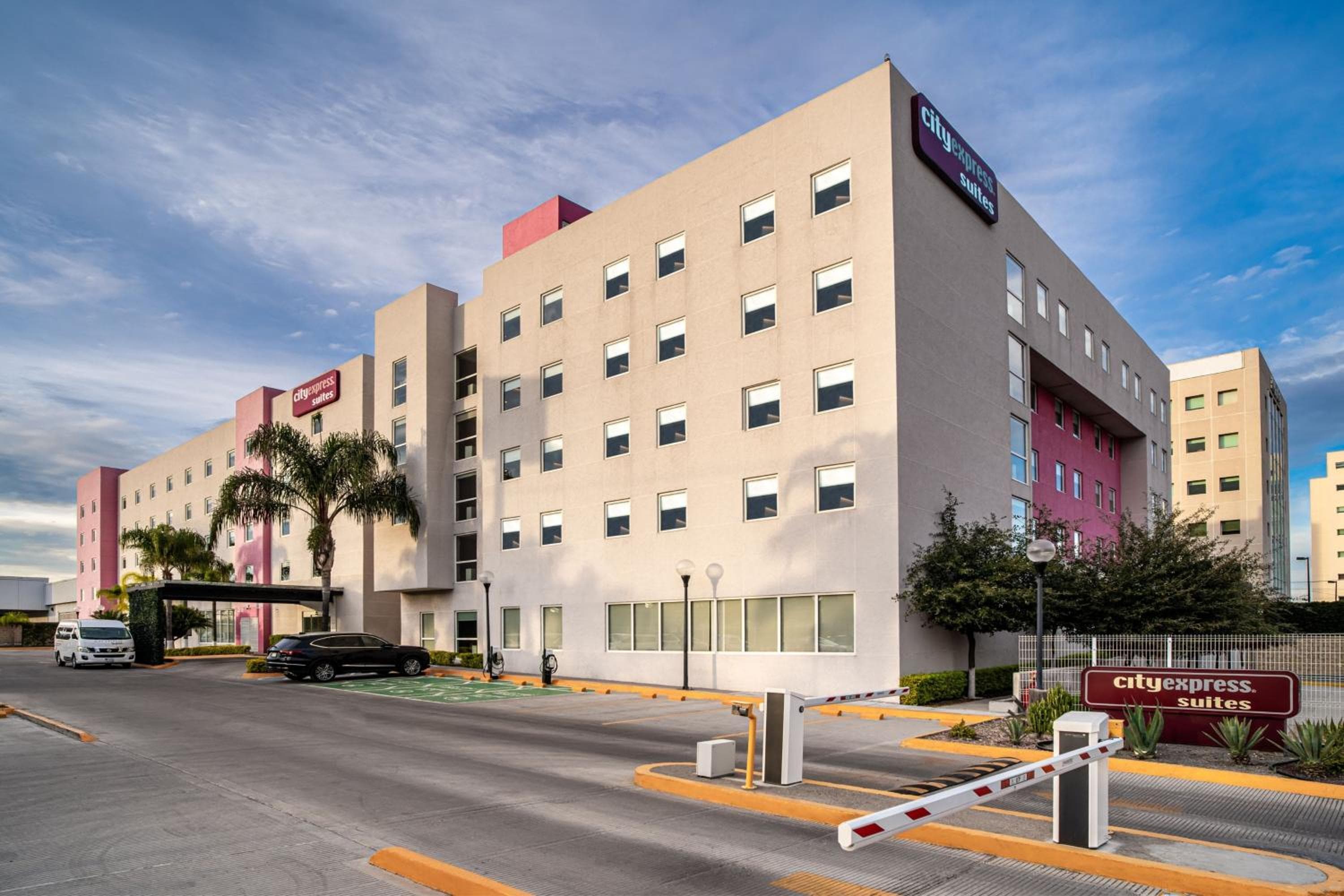 City Express Suites by Marriott Queretaro, Querétaro