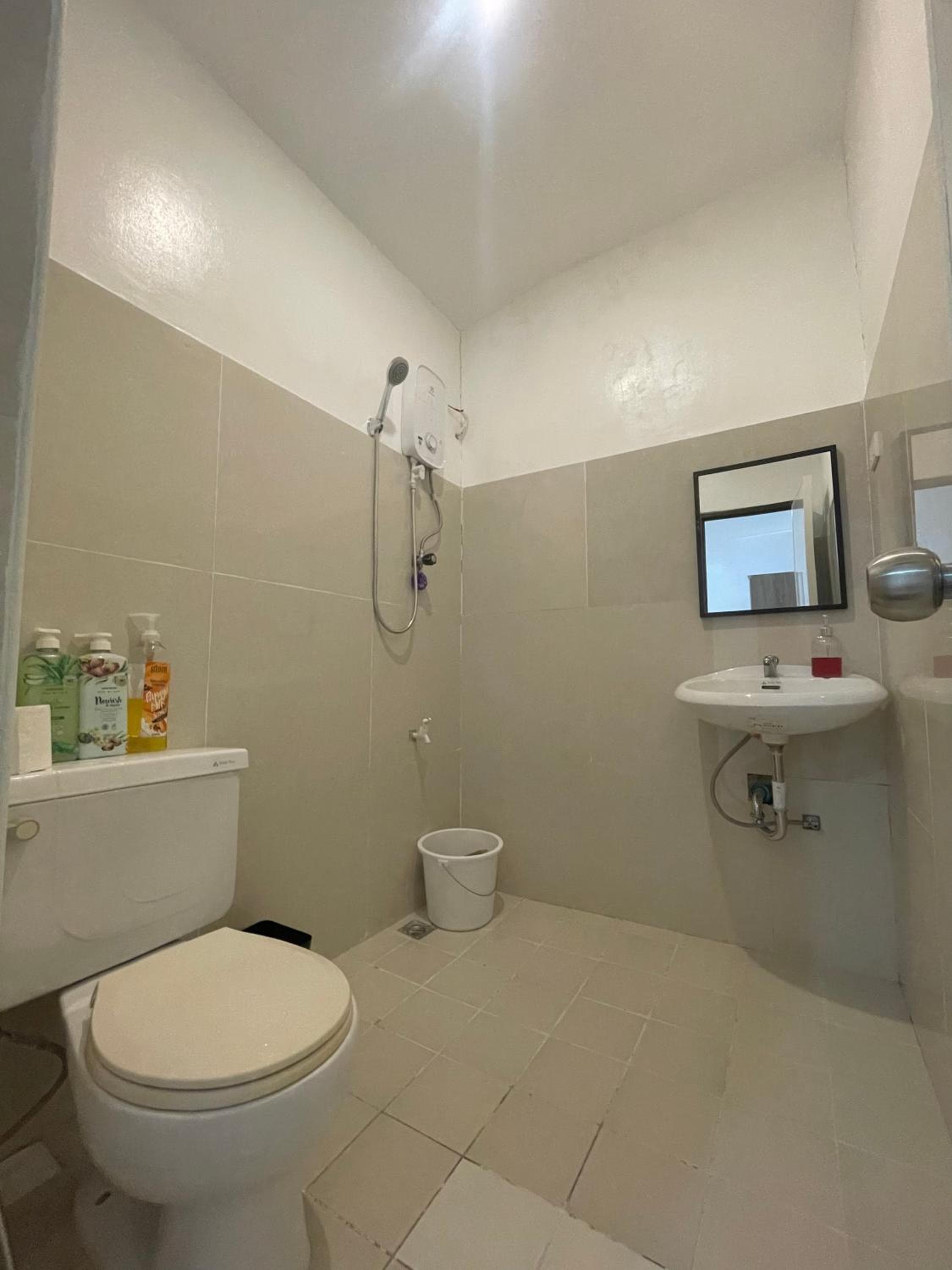 Affordable Travellers Studio Condo near Mactan Airport by A&C, Pusok, photo 5