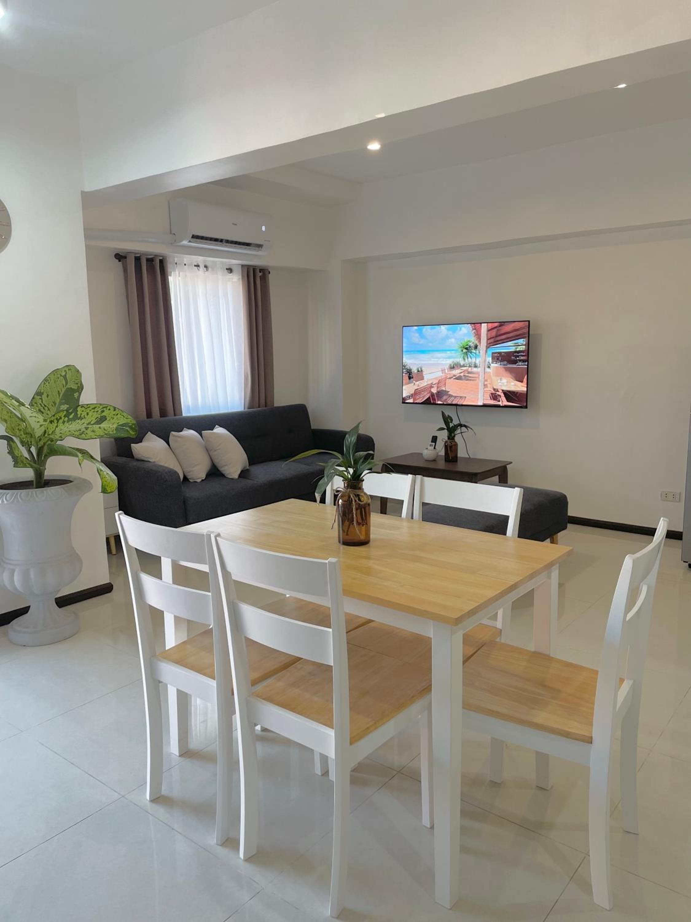 Mactan Airport Affordable Cozy Loft Condo by A&C, Pusok, photo 2