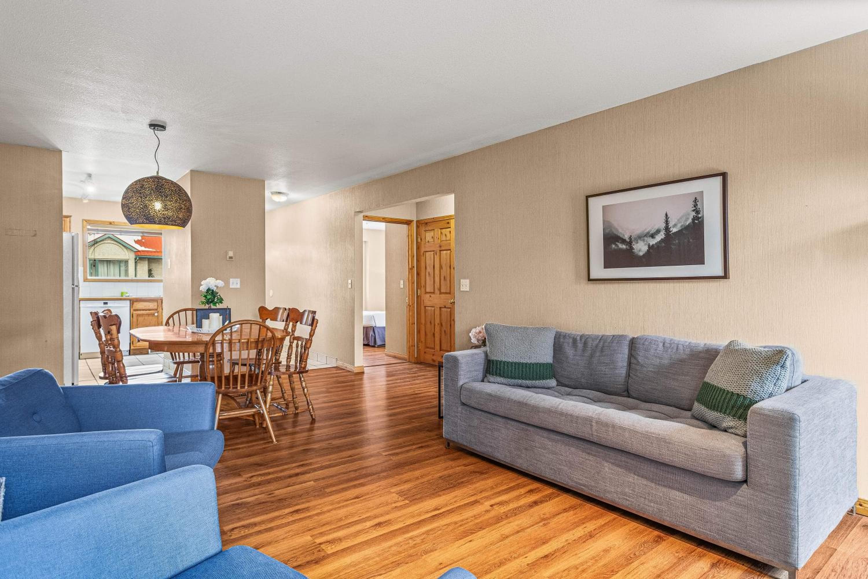 Bow Valley Chalets-Entire 2 King Bedrooms townhouse, Canmore, photo 2
