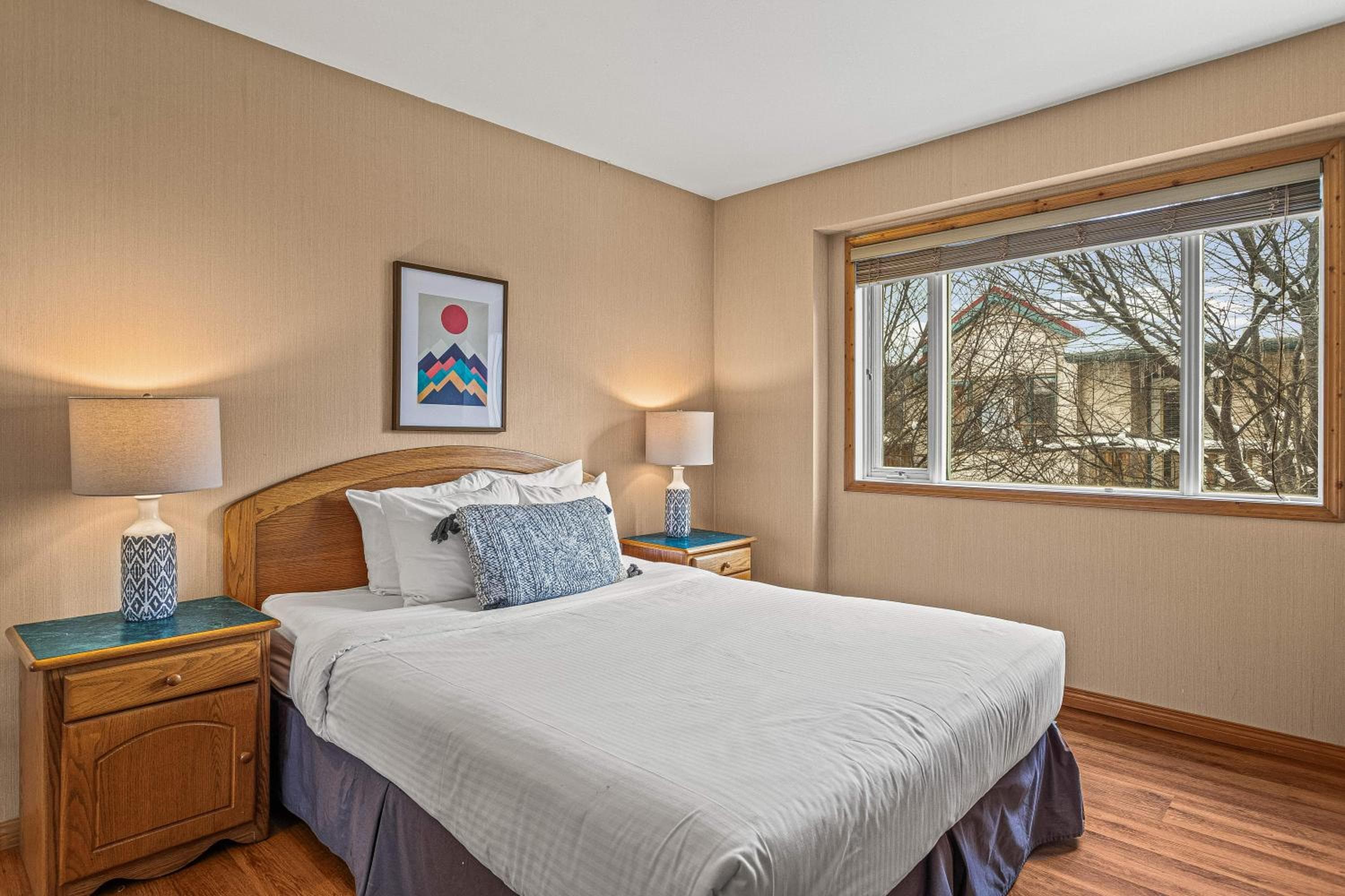 Bow Valley Chalets-Entire 2 King Bedrooms townhouse, Canmore, photo 6