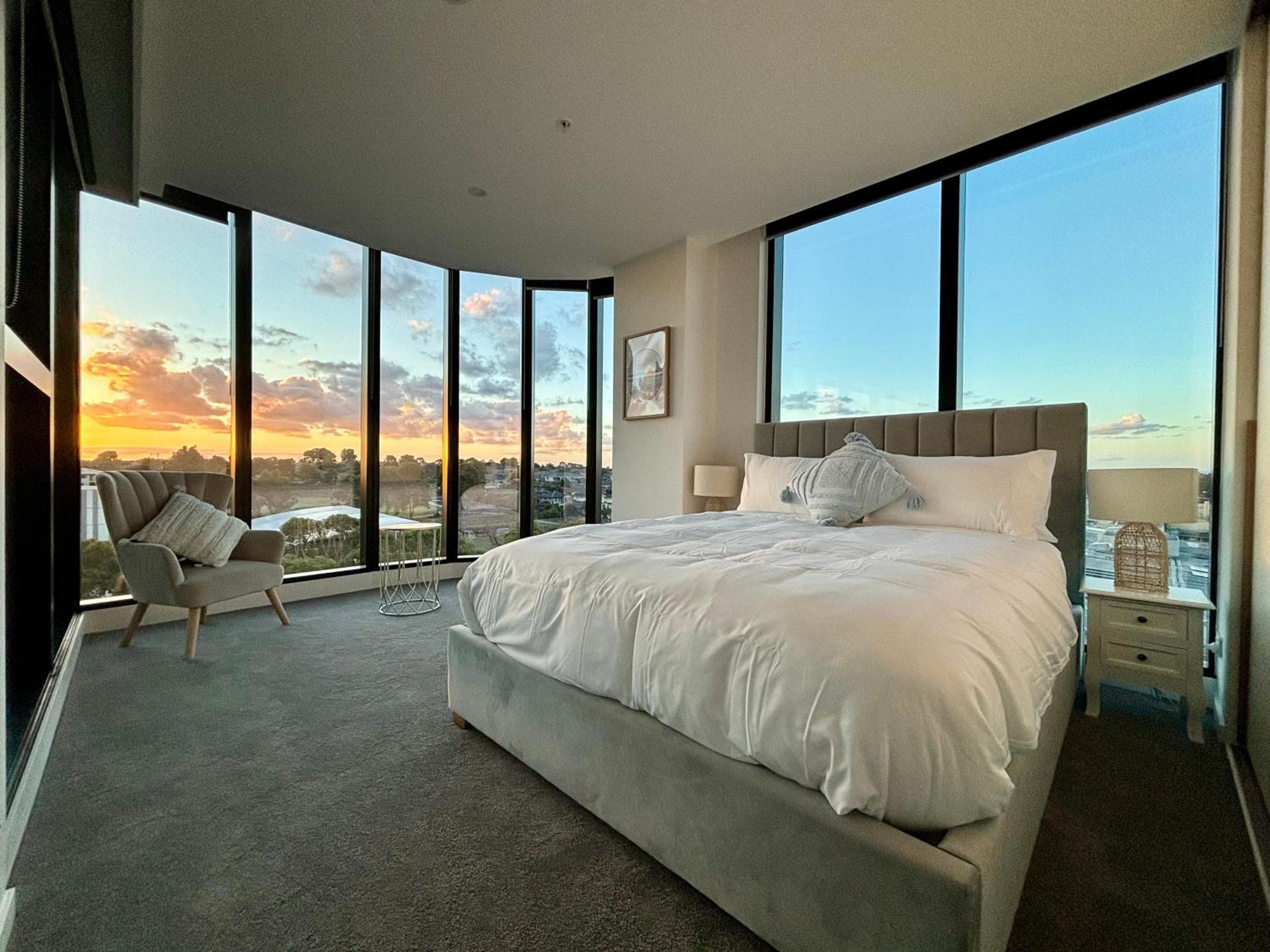 SkyGarden Luxury Condo The Glen by Live Local, Glen Waverley, photo 3