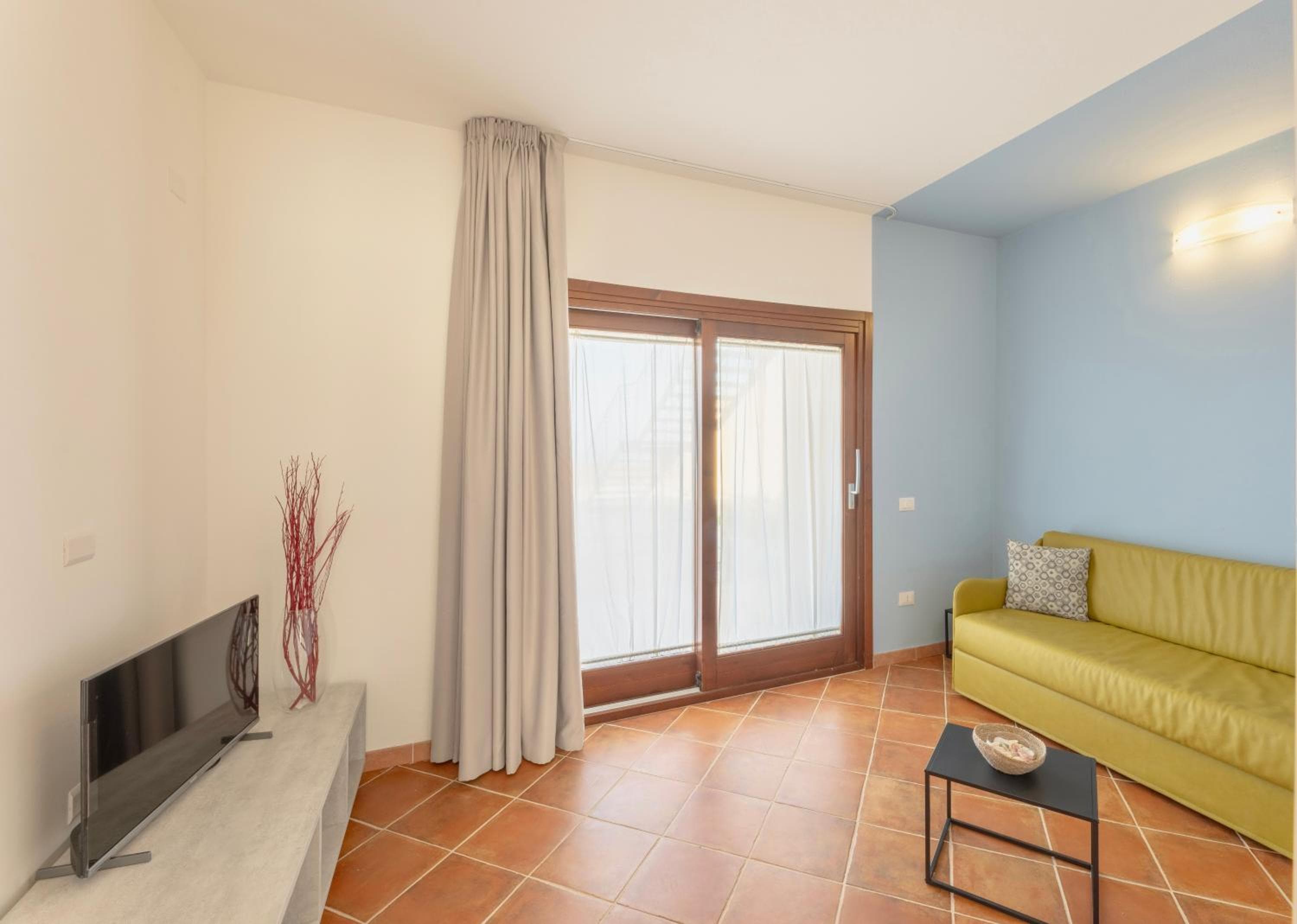 Residence with swimming-pool in Isola Rossa, just about 2 km from the beach La Marinedda, Isola Rossa, photo 5