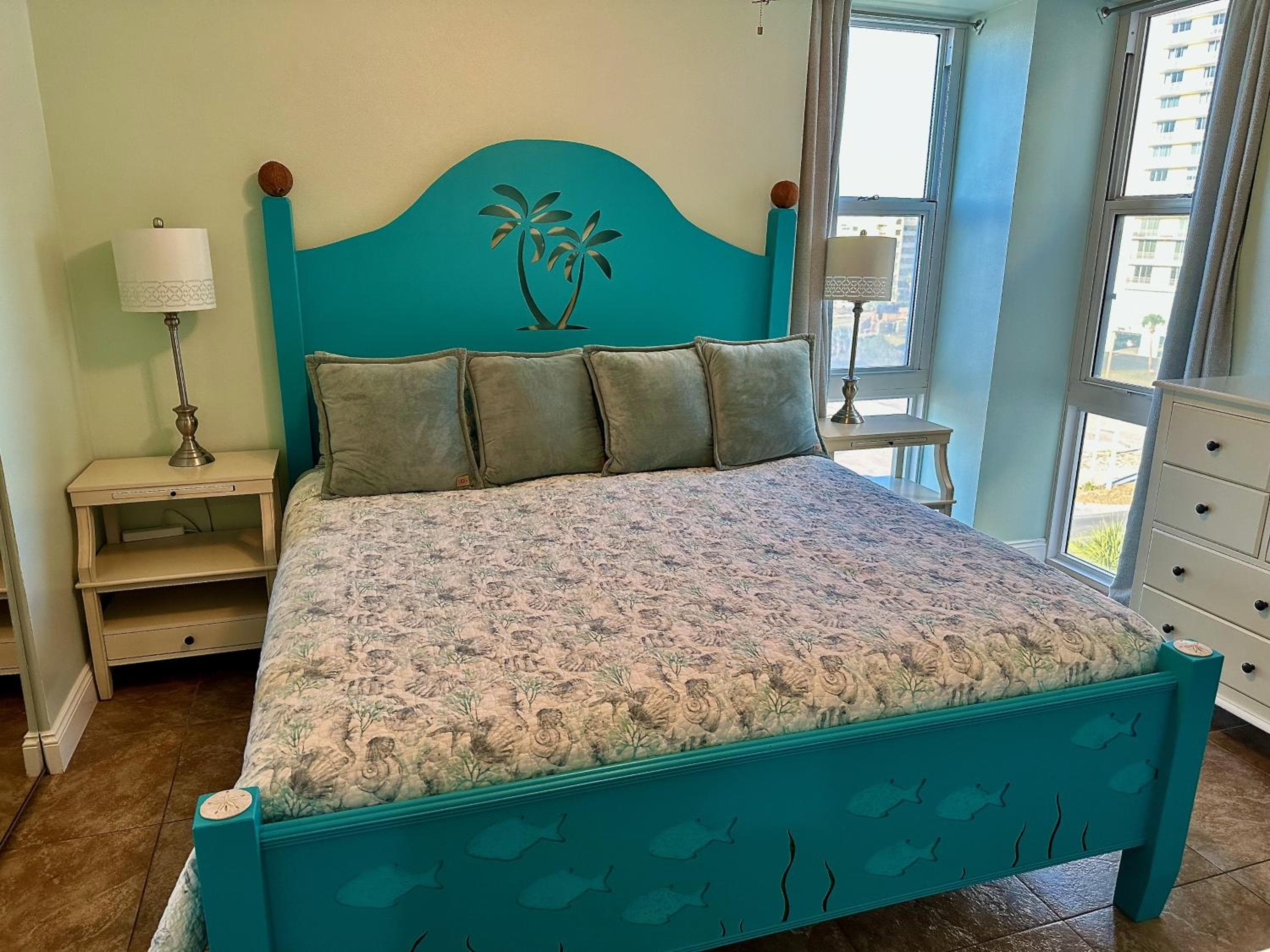Pensacola Beach Gulf-Front 2BR Condo with Pool & Hot Tub, Pensacola Beach, photo 4
