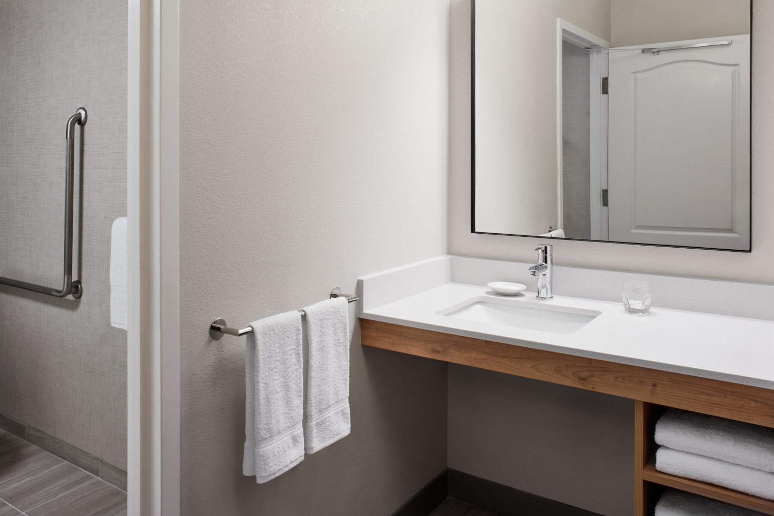 Residence Inn by Marriott Mississauga-Airport Corporate Centre West, Mississauga, photo 5