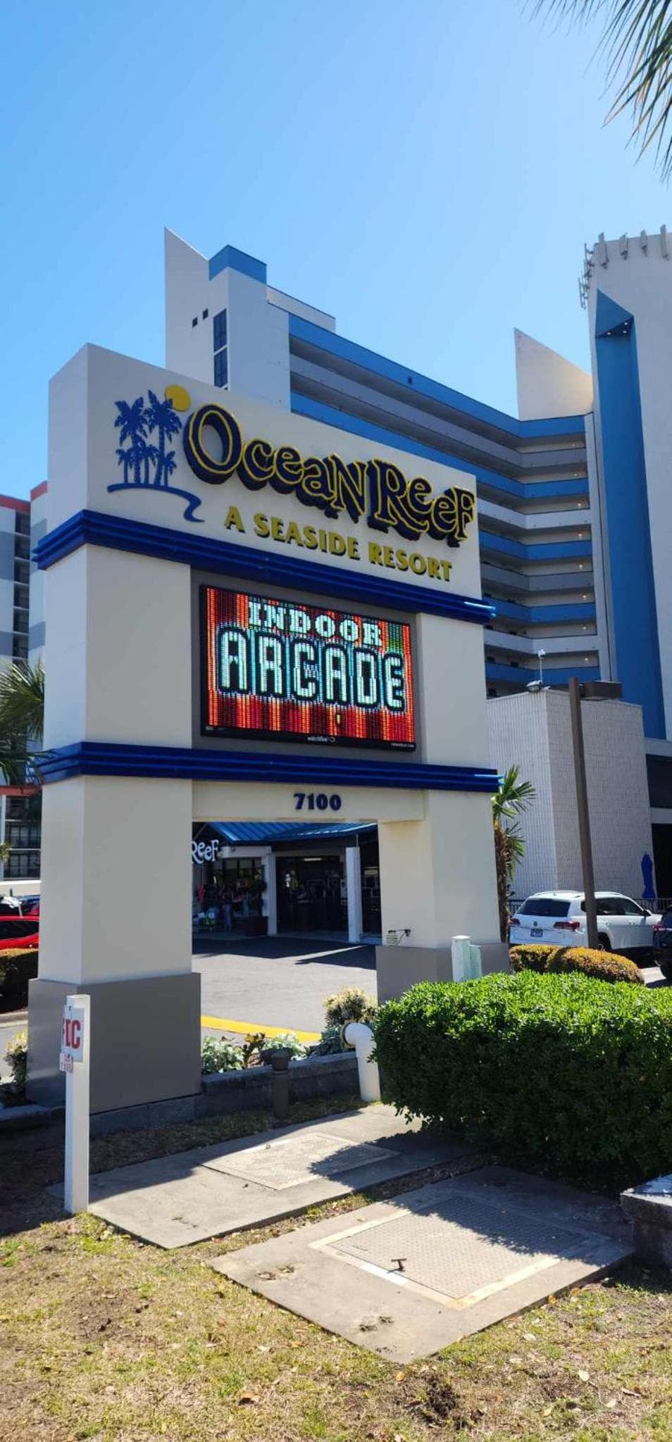 Newly Renovated Privately owned OF condo on 6th floor Ocean Reef w-heated pools, lazy river, hot tubs & restaurants, Myrtle Beach