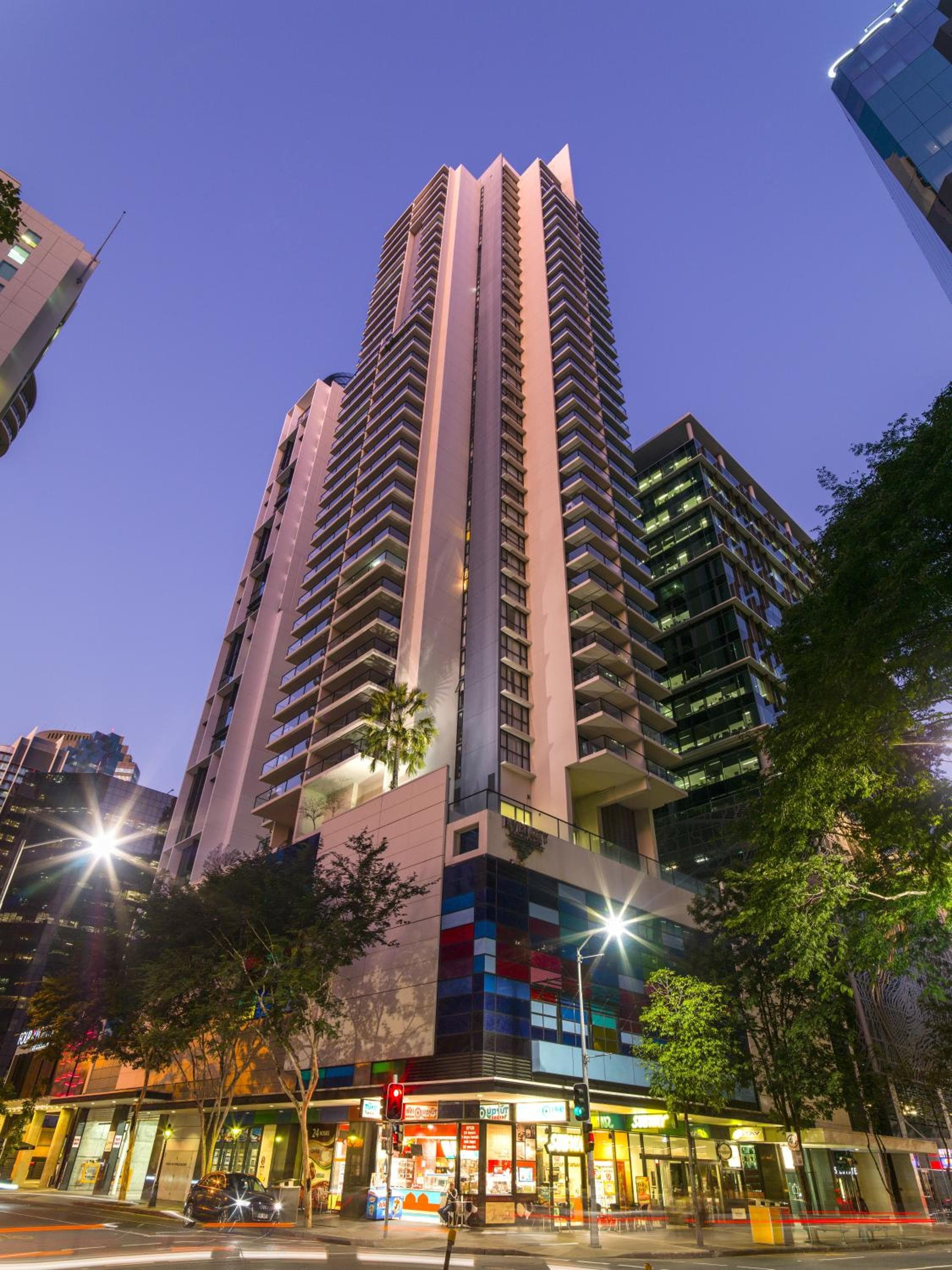 Oaks Brisbane River City Suites, Brisbane
