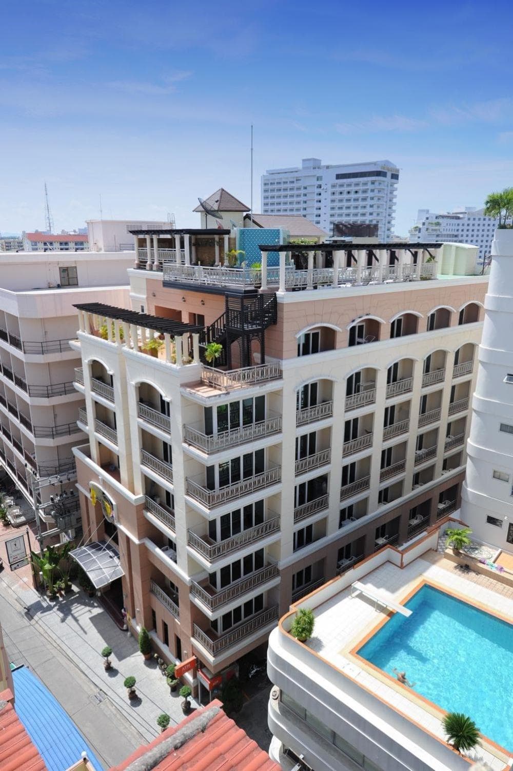 Whitehouse Condotel, Pattaya Central