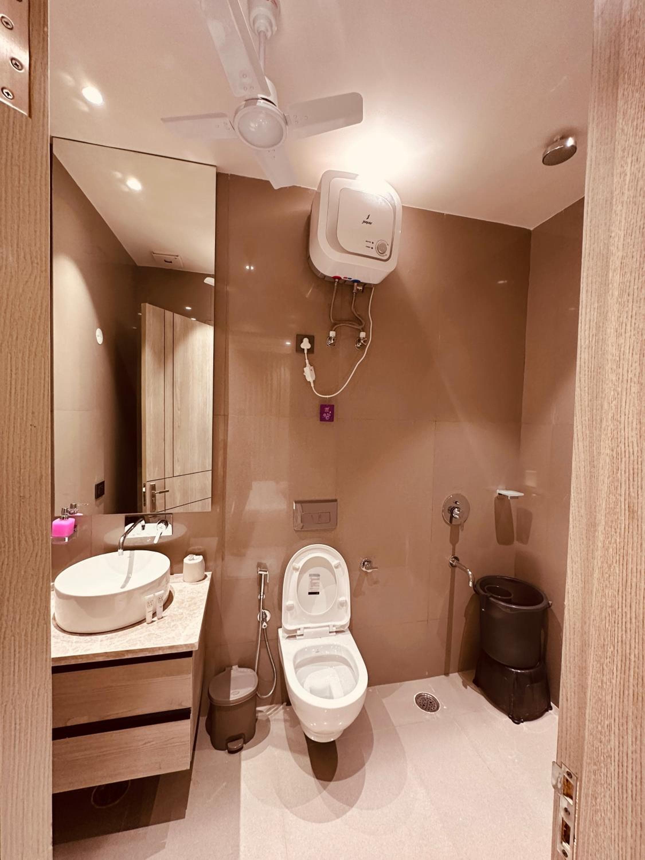The Lodgers 2 BHK Serviced Apartment Near Artemis Hospital Sector 57 Gurgaon - Nearest Metro Station Sector 54 Chowk, Gurgaon, photo 4