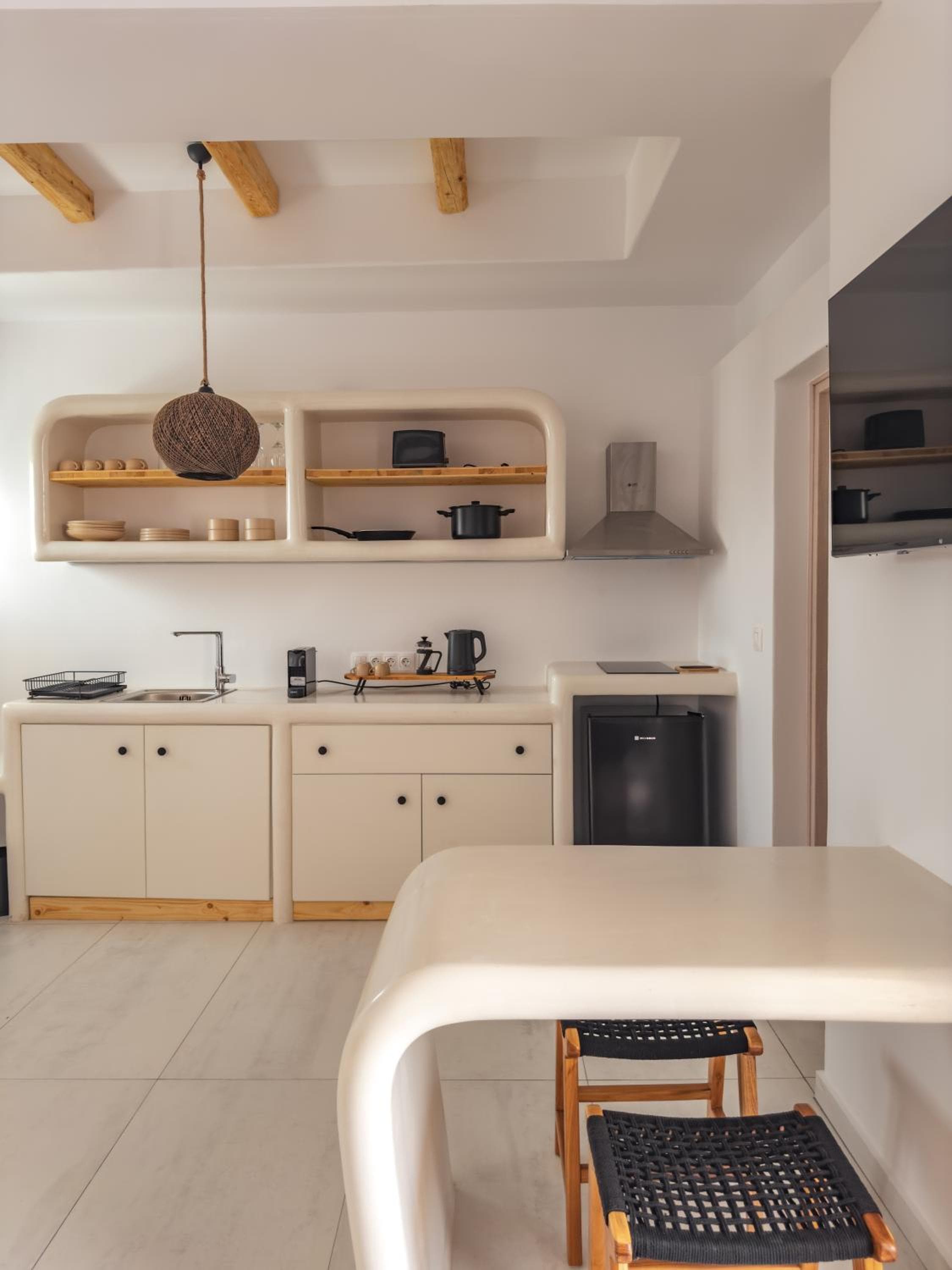 Alonia Suites, Naousa