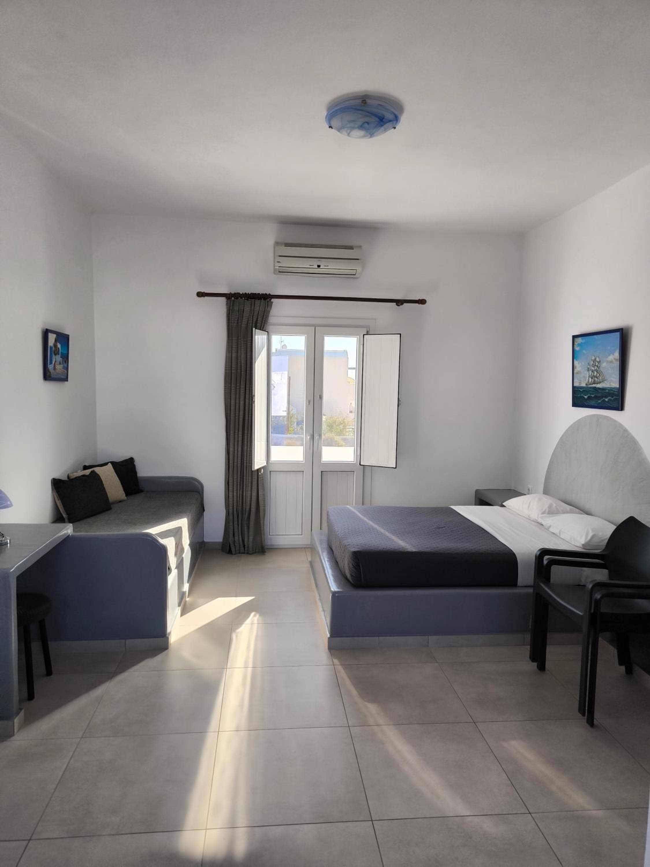 Mary Rooms, Perivolos, photo 2