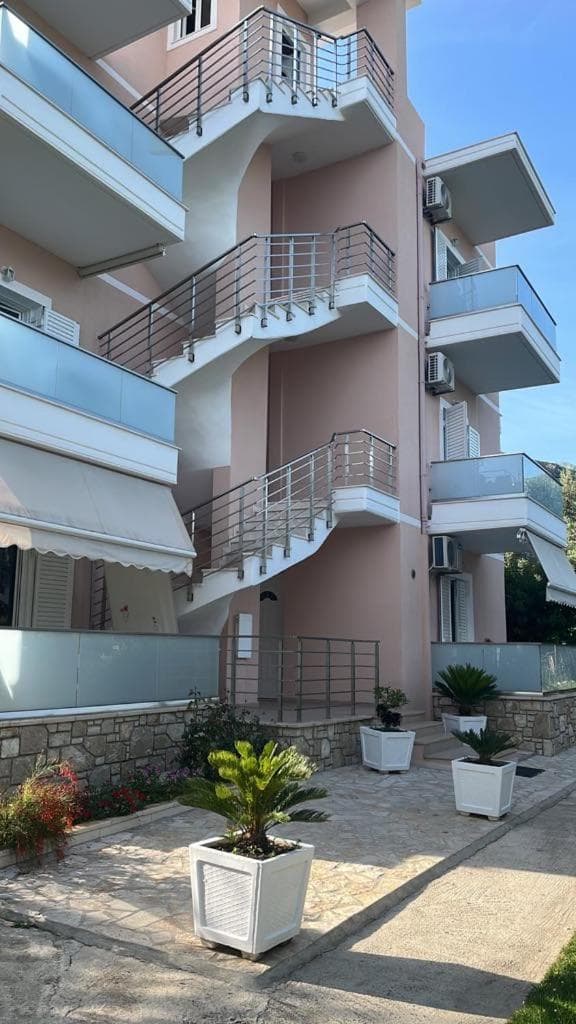 Vila Melina, Himare