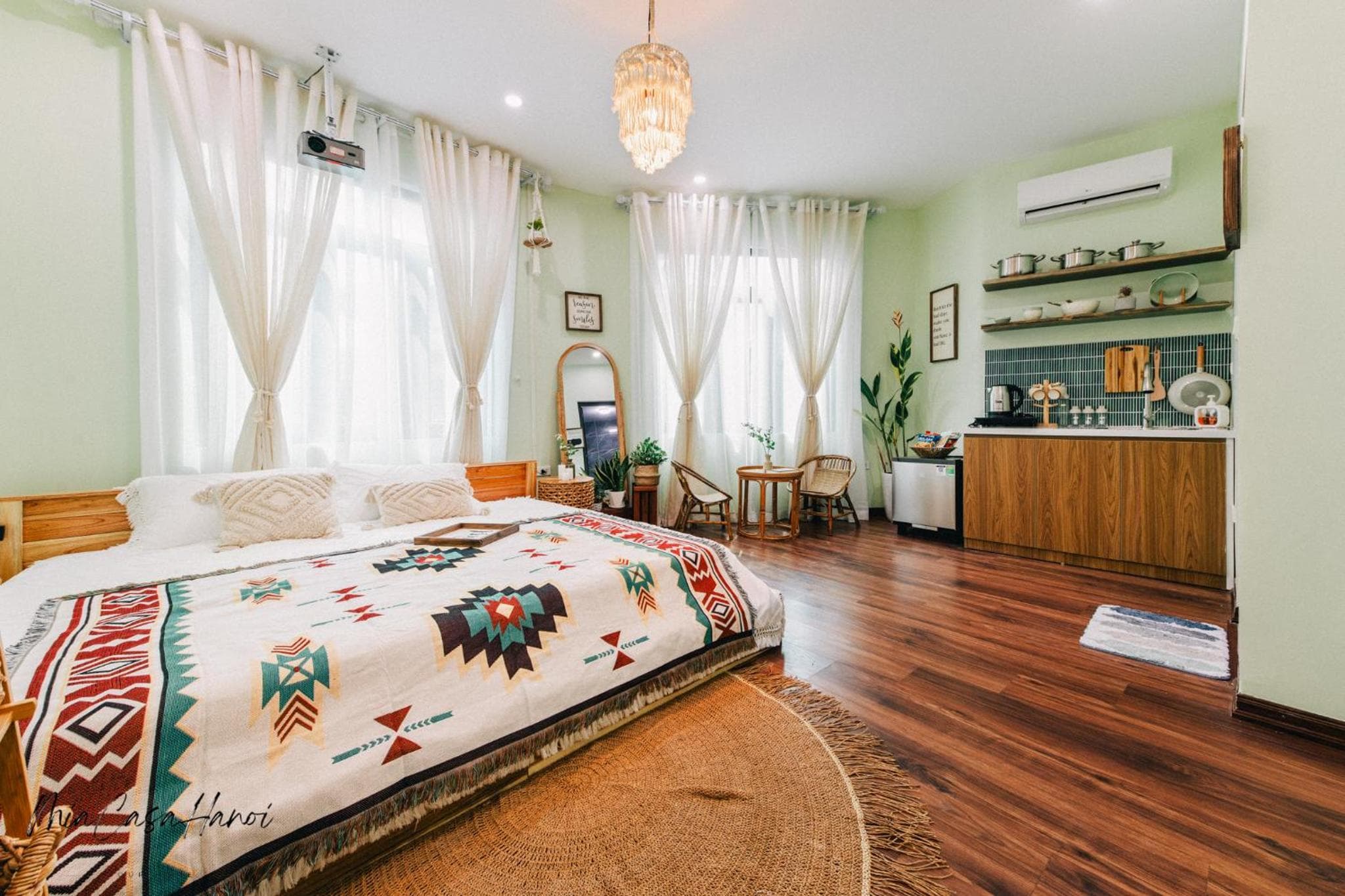 MiaCasaHanoi Homestay- King Bed - Free laundry - Netflix & Rooftop Chill, Hanoi