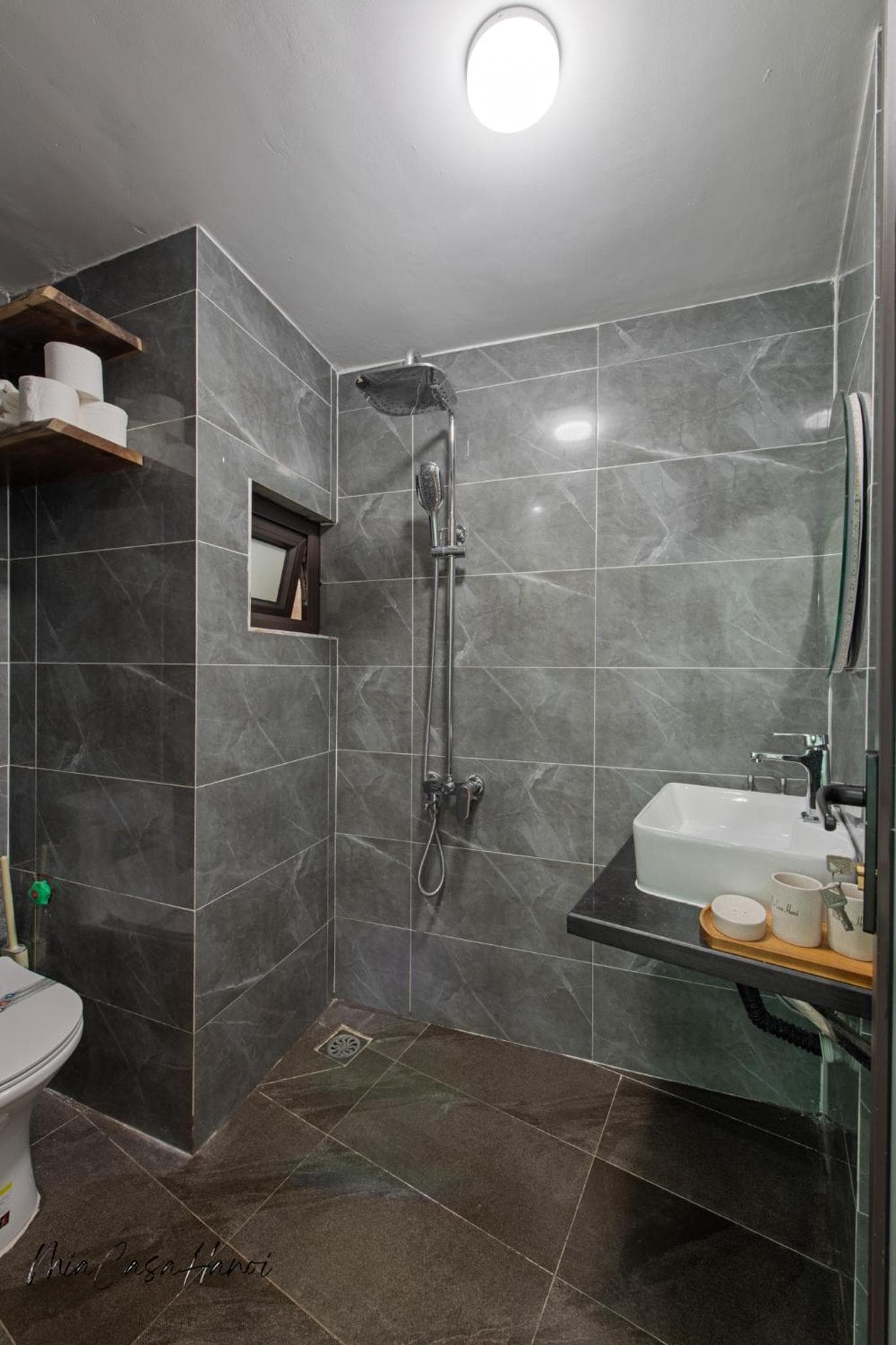 MiaCasaHanoi Homestay- King Bed - Free laundry - Netflix & Rooftop Chill, Hanoi, photo 5