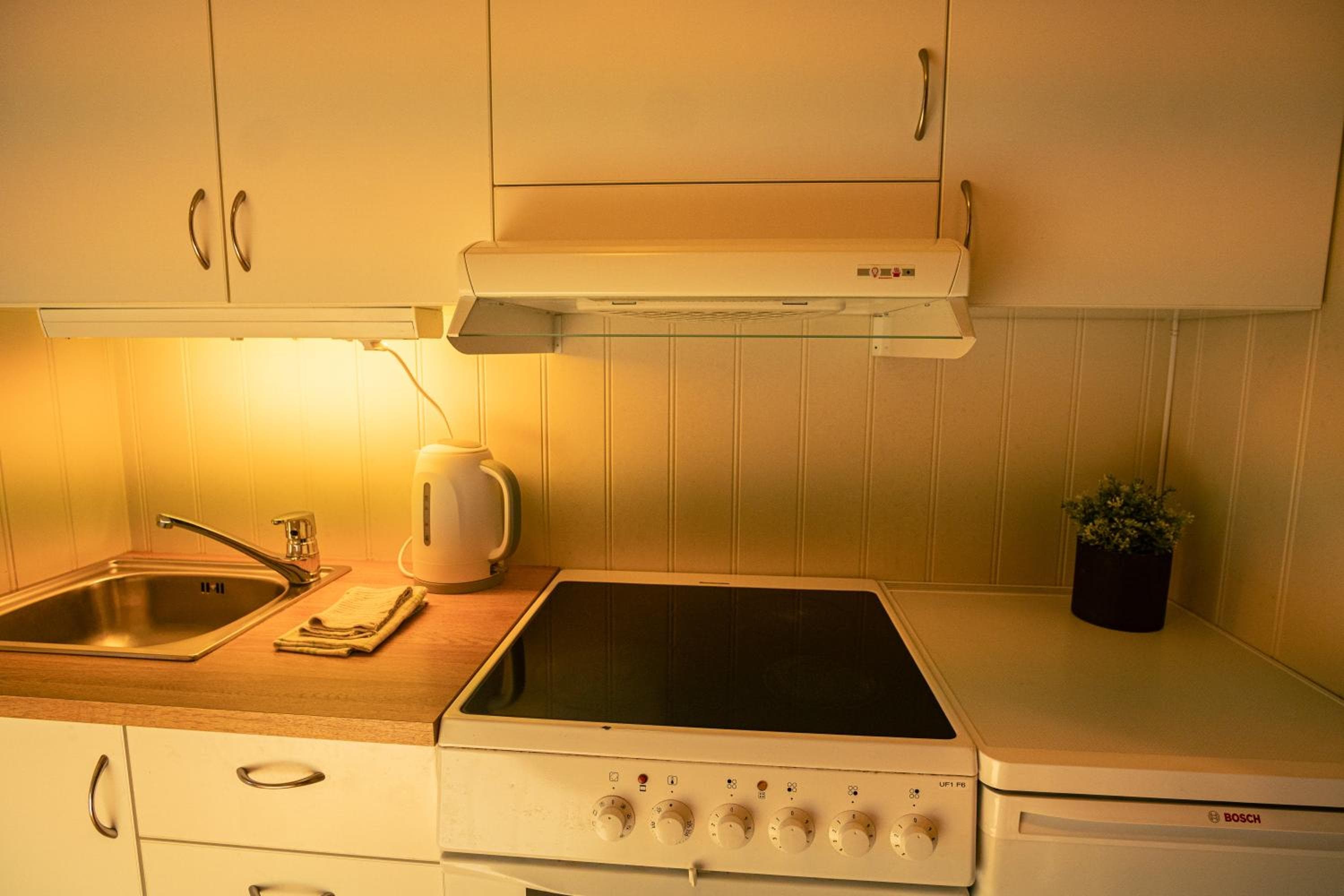 Cozy Studio Close to City, Kitchen & Parking, Tromsø, photo 2