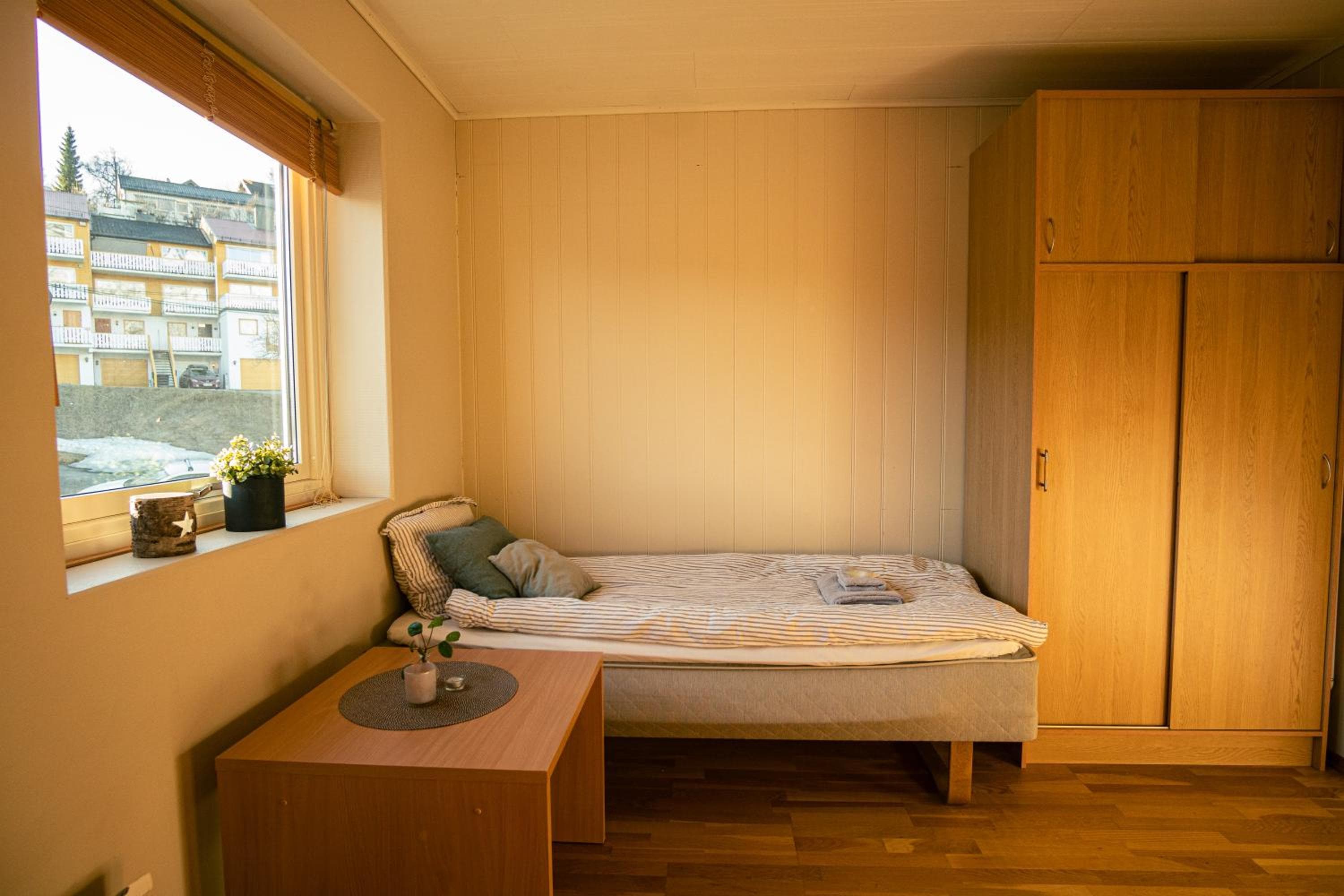 Cozy Studio Close to City, Kitchen & Parking, Tromsø, photo 6