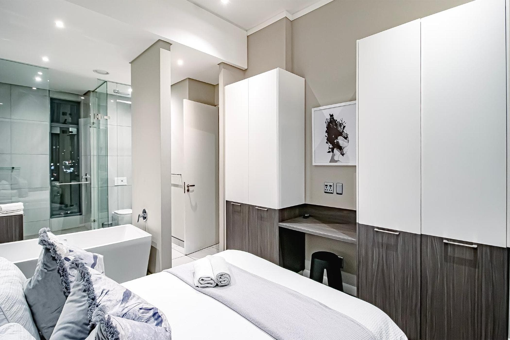 2bedroom Penthouse and Studio Apartment at The Trilogy Menlyn Maine, Pretoria, photo 2