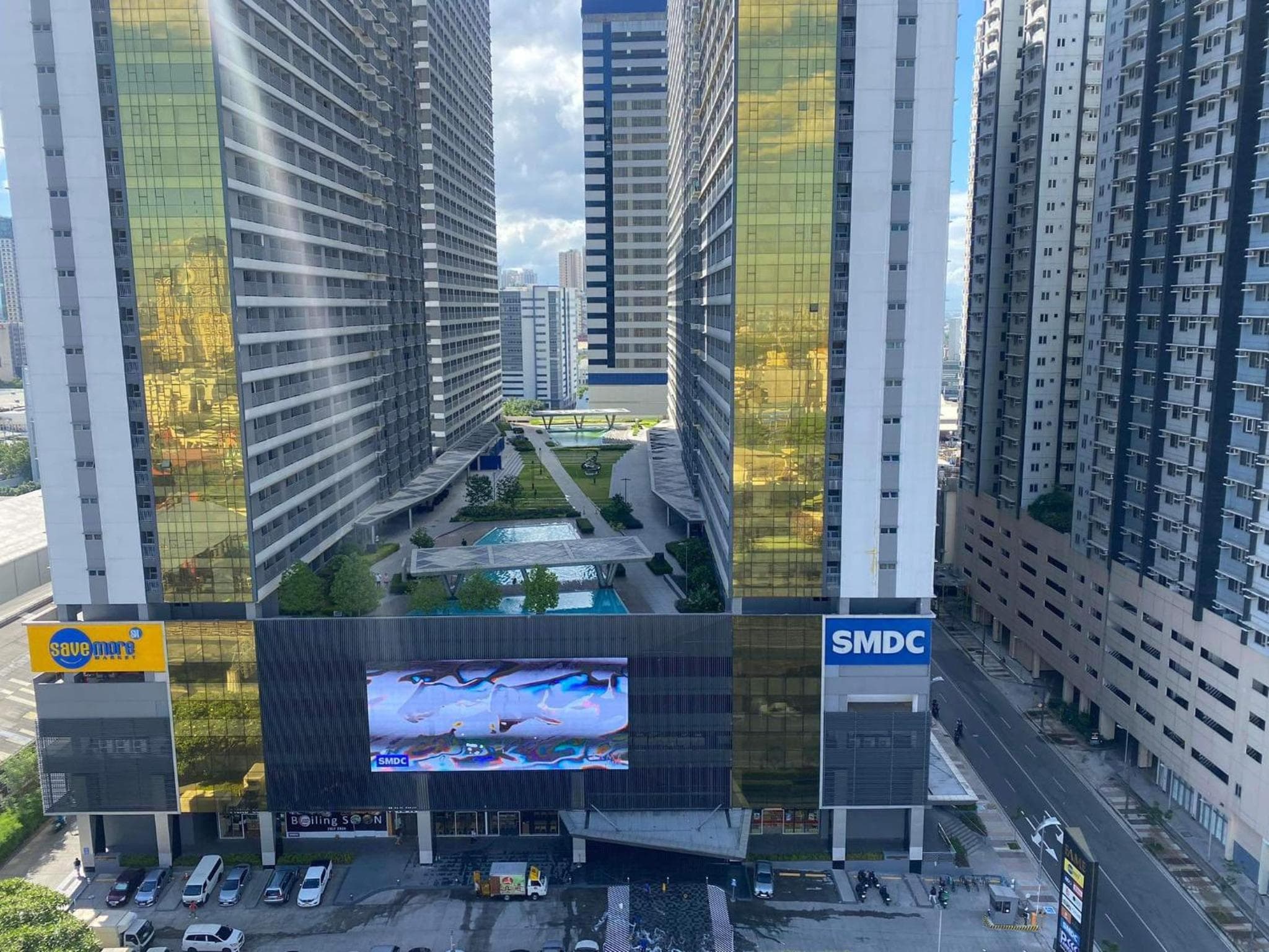 Buenbyahe Cozy Affordable Place at Urban Deca Tower along EDSA Shaw MRT walking distance in megamall, Manila